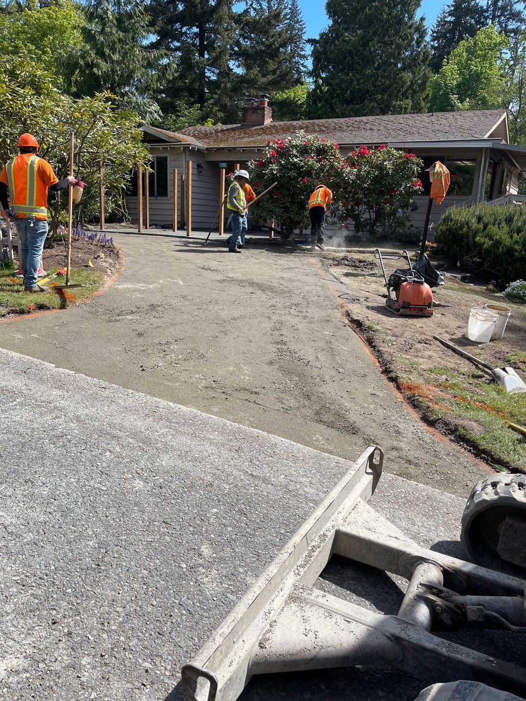 Modern Entry Fence by Jireh Asphalt & Concrete Inc 