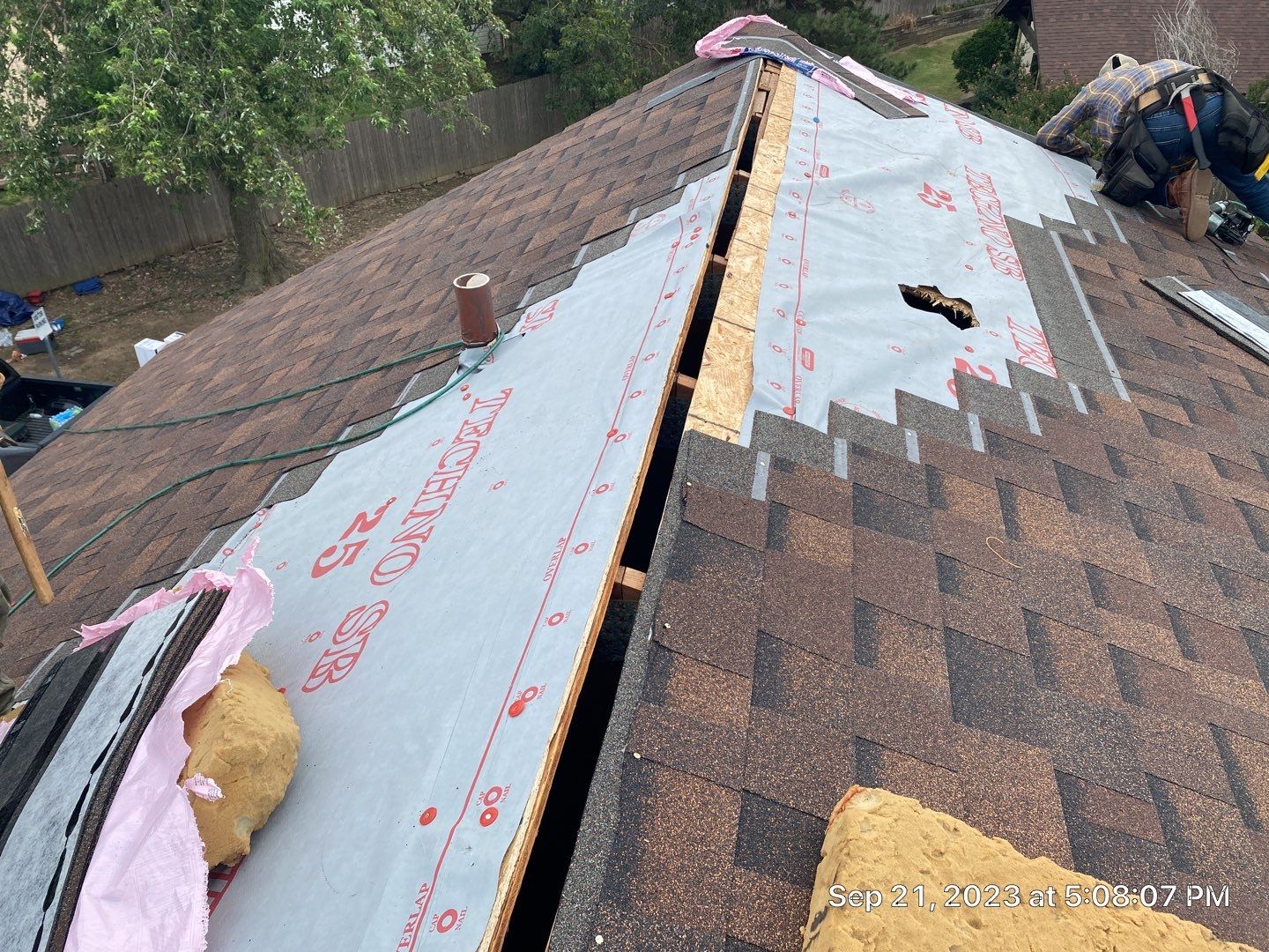 Shingle Project in Tulsa by Decor Roofing & Restoration