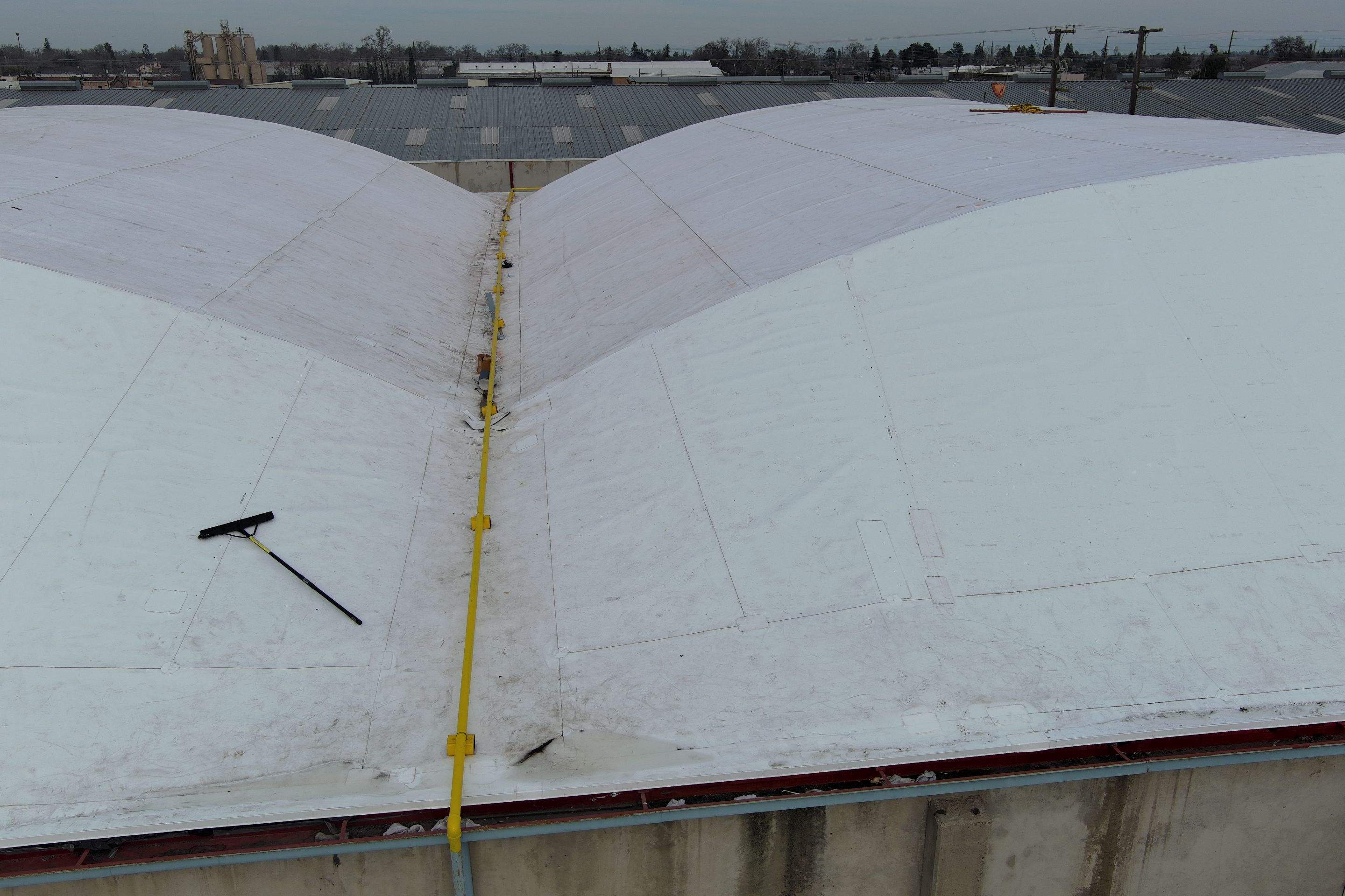 TPO single-ply roofing system using GAF Single-ply TPO 60 mil with 1.5 inch ISO board insulation by Straight Edge Roofing Inc