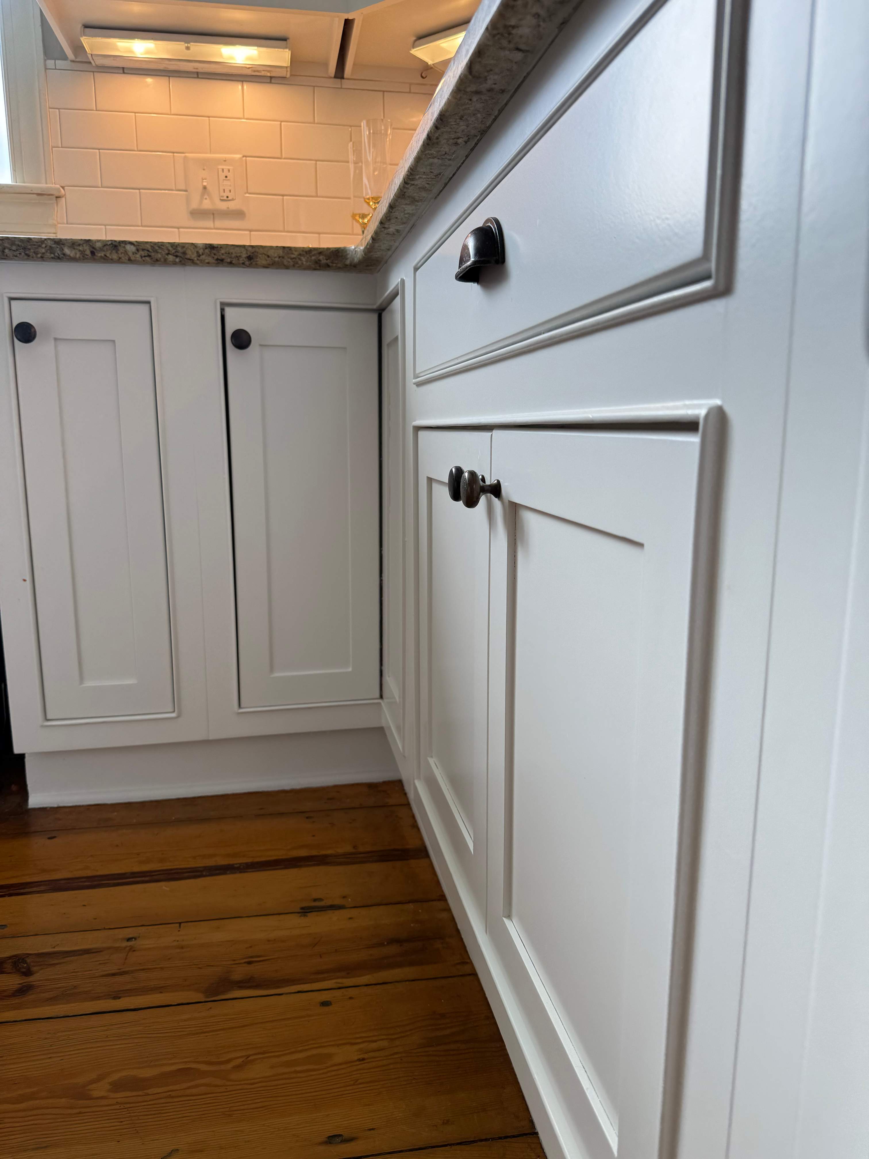 Cabinet Refinishing with Alabaster by EXCELLENCE | CARTO