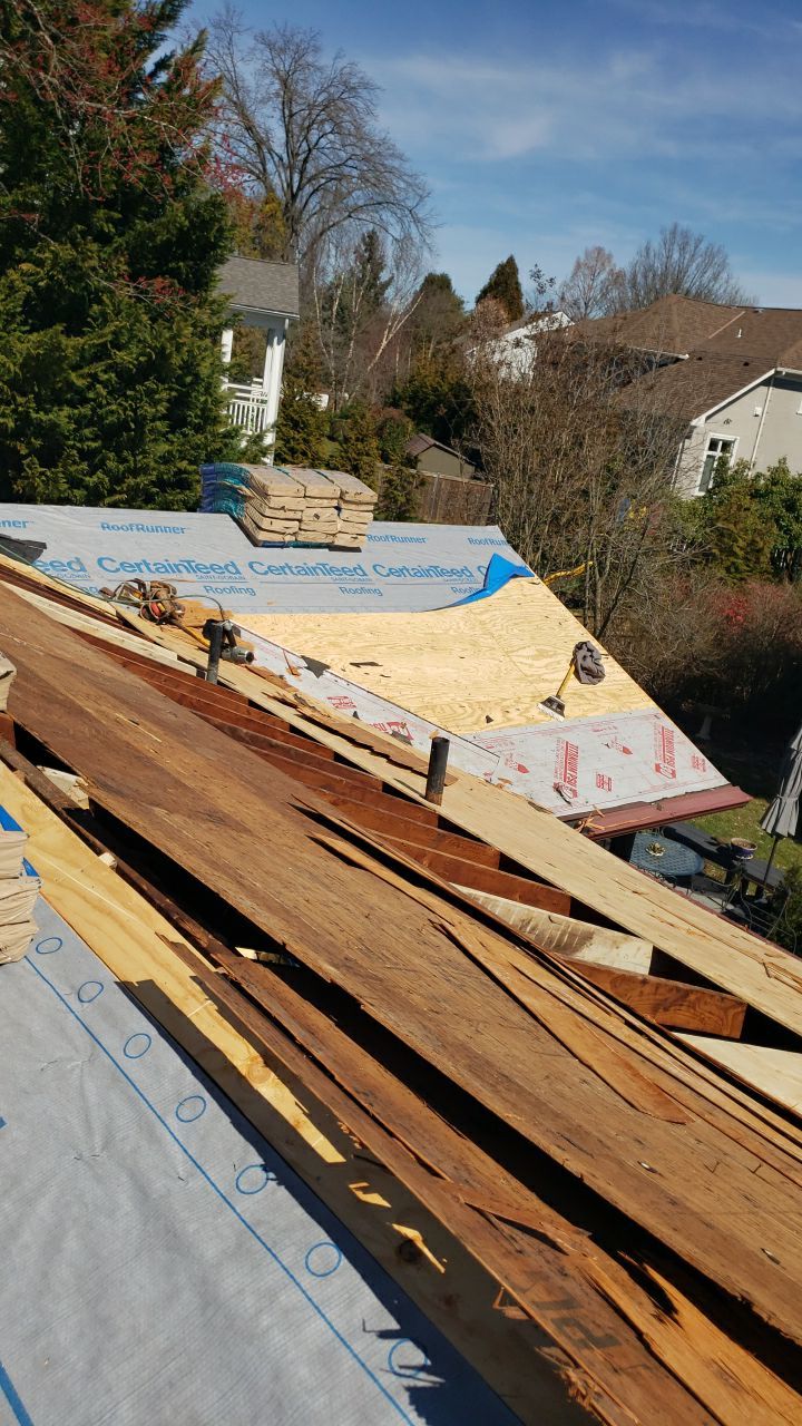 McLean: CertainTeed Landmark Designer Shingles in Charcoal Black by RM Banning, Inc.