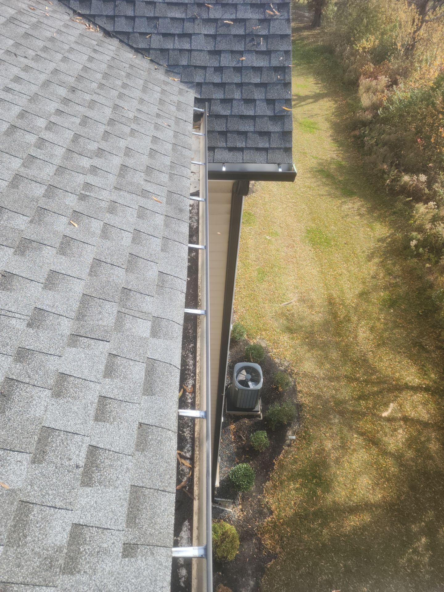 Commercial gutter cleaning New Jersey after photo with clean gutters