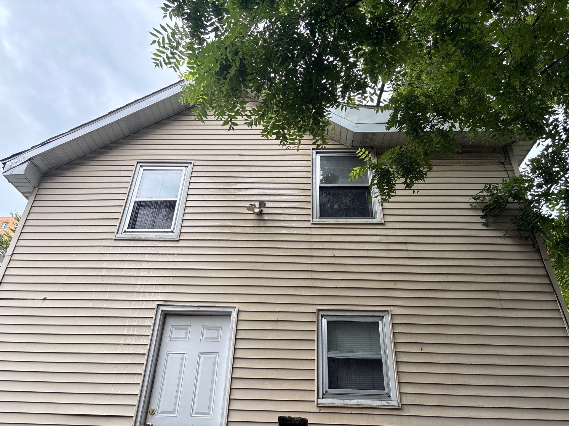 Vinyl Siding Cleaning and Power Washing in Madison