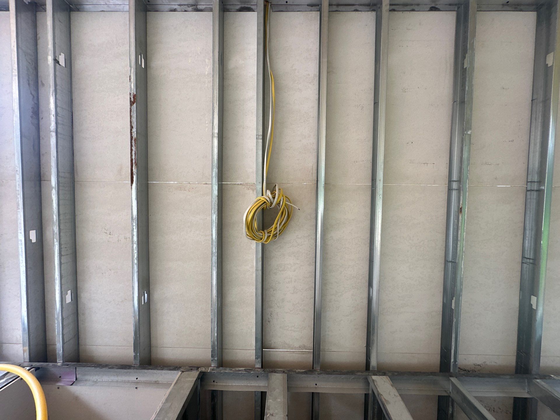 Modern Patio Cover and Kitchen in Montgomery by SophAlx LLC