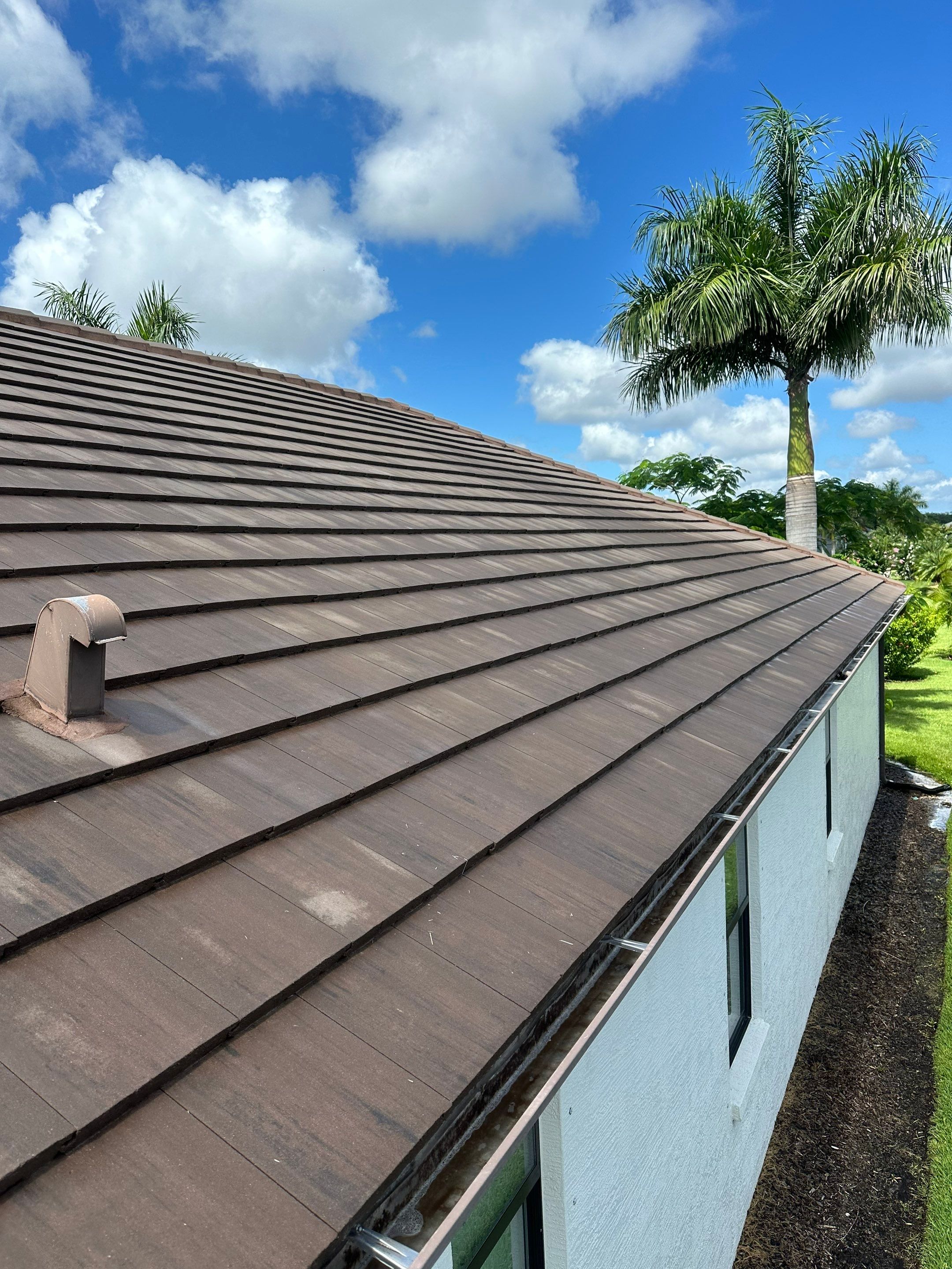 Flat Tile Roof Cleaning, House Wash & Sidewalk Cleaning in Enclave at Country Meadows, Bradenton, FL | Sunshine AquaWash by Sunshine AquaWash