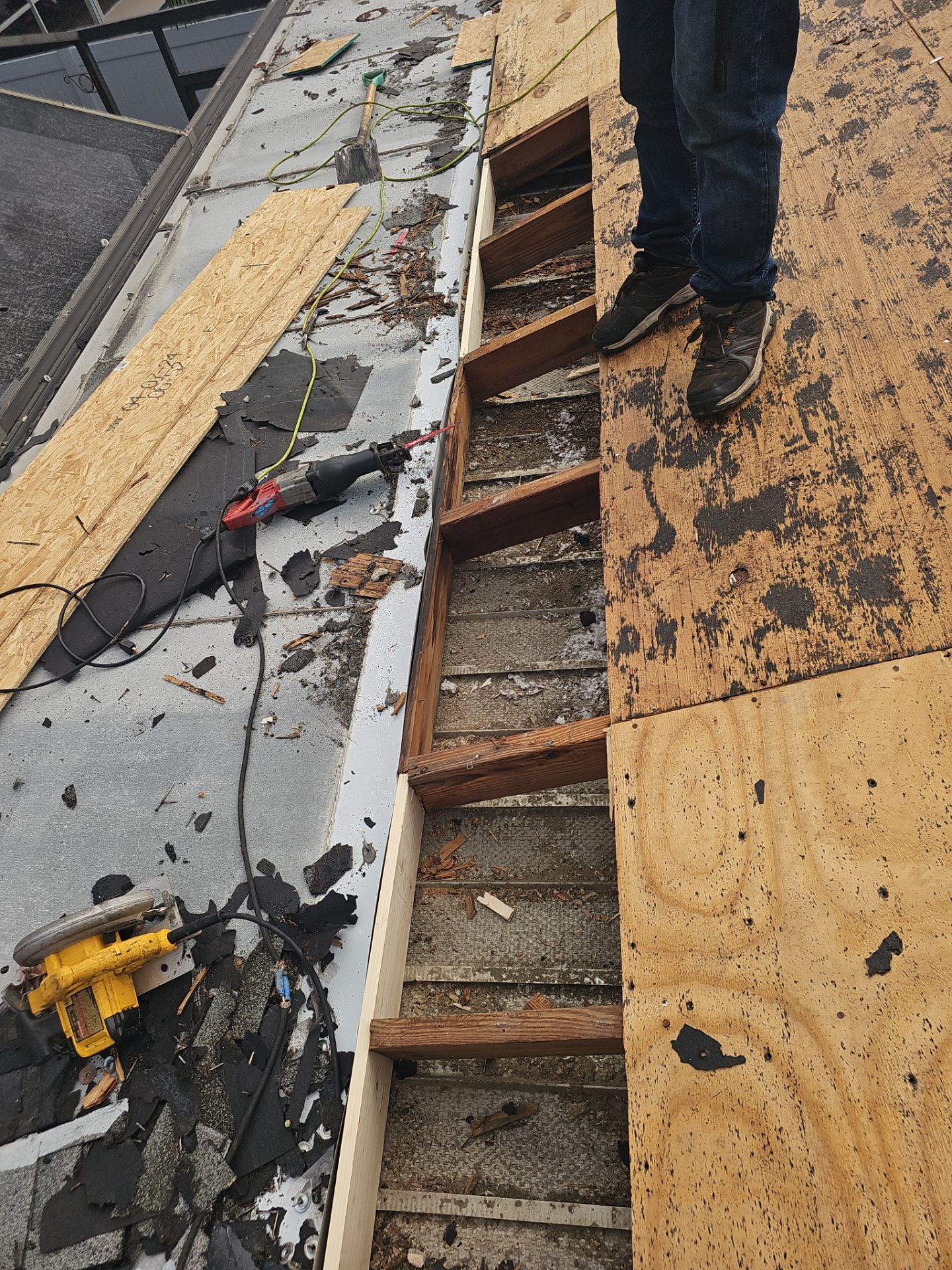 Project in Seminole 33772 by Mitchell Roofing Company LLC 