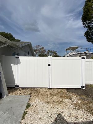Palmetto, FL 6 ft. Tall White Vinyl Privacy Fence 