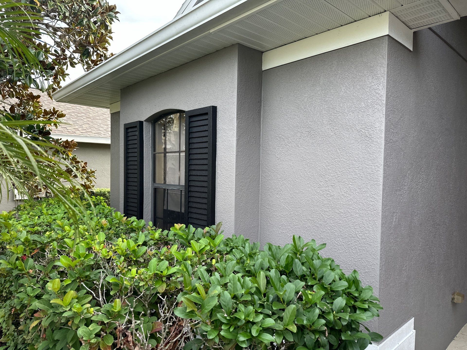 House Wash, Lanai Cleaning, and Driveway Cleaning by Sunshine AquaWash