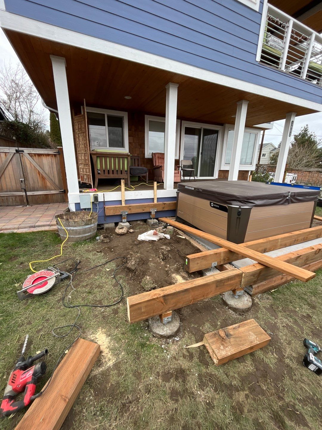 Deck Extension with Hideaway Screen by Alki deck builders 