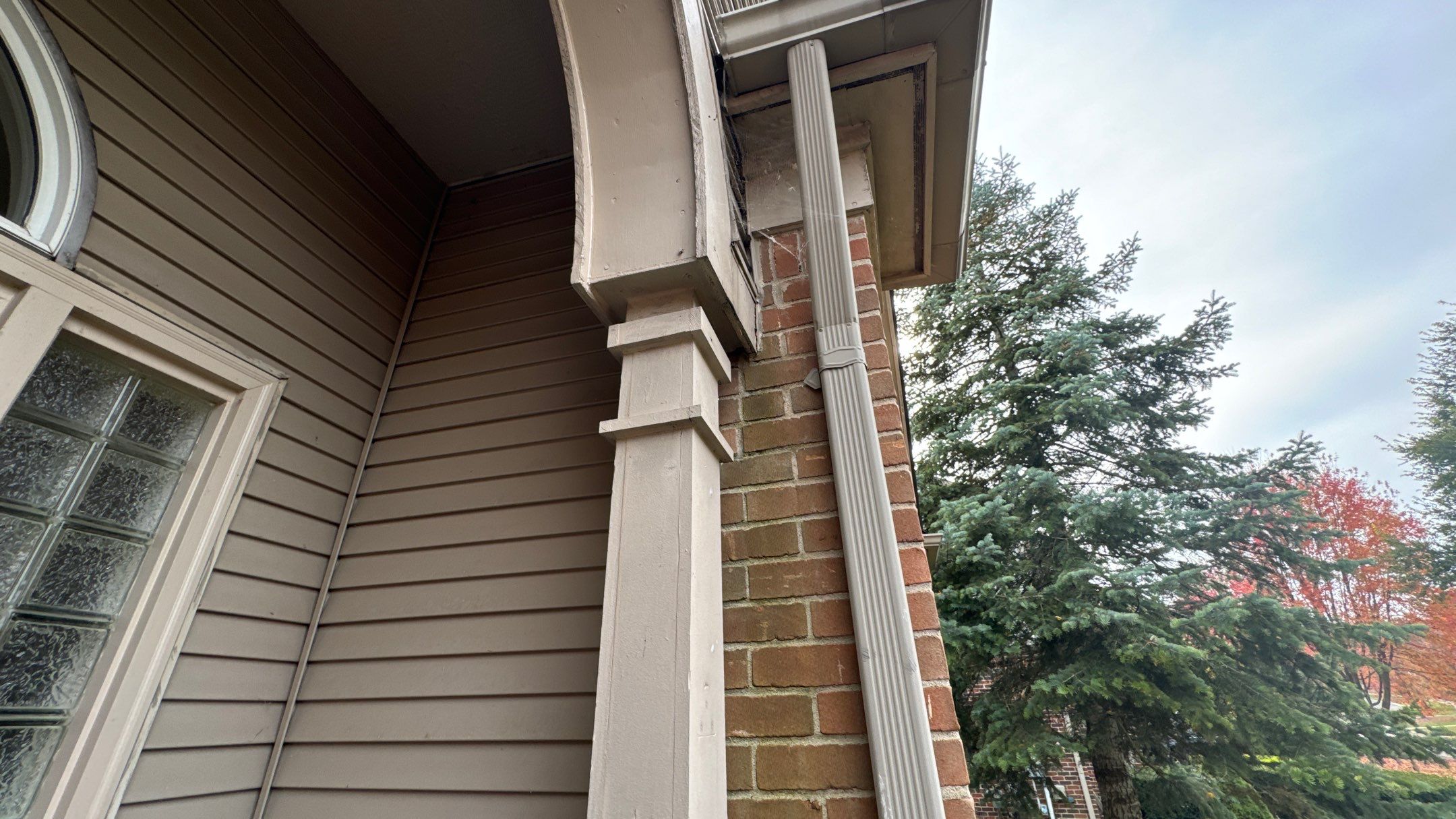 Siding Replacement using Alside Charter Oak D4.5" by 180 Contractors