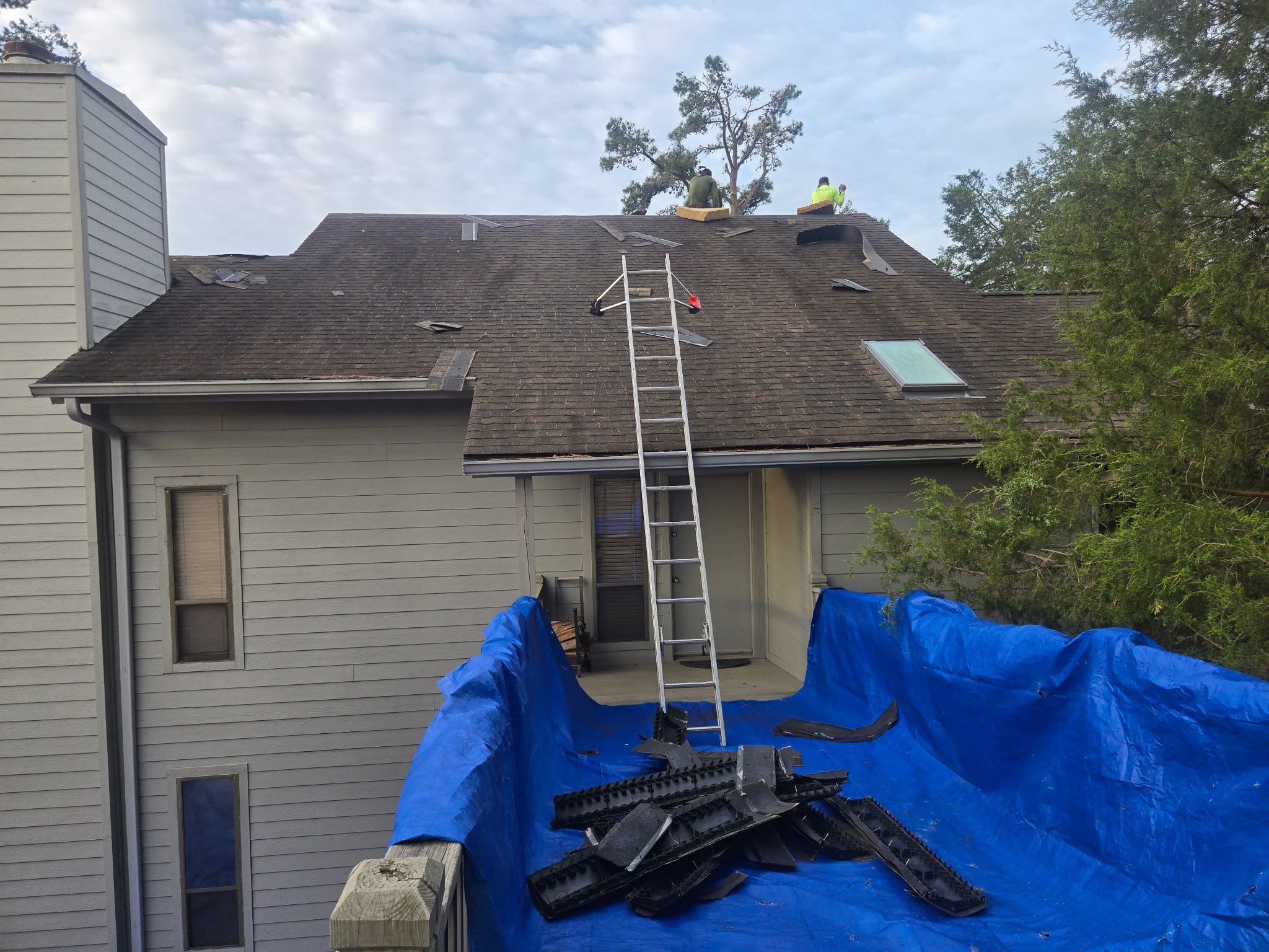 GAF Timberline HDZ Roof Replacement and Skylight Installation in Counce by Revival Roofing Services