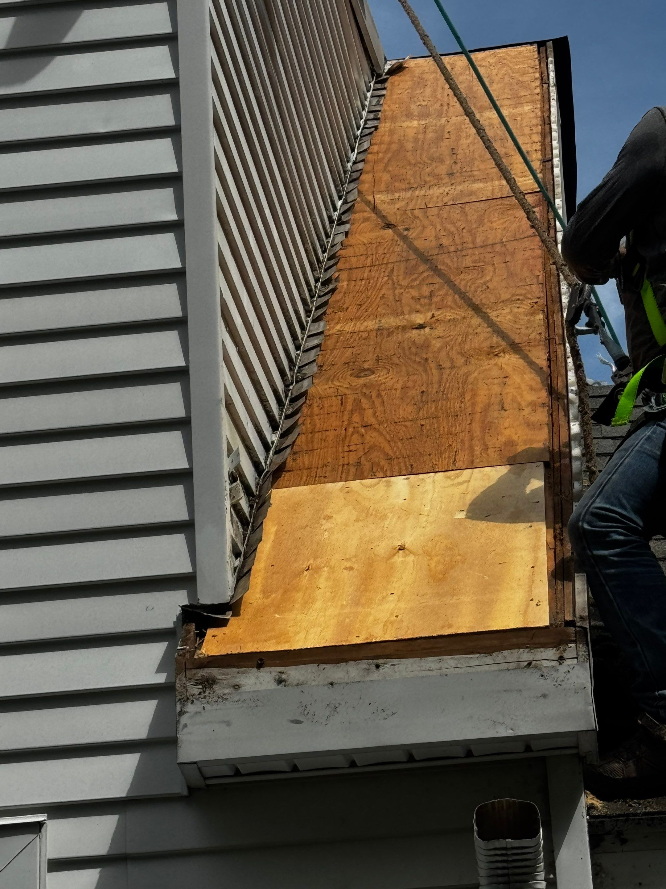 Manchester, CT new roof by DiGiorgi Roofing & Siding INC! by DiGiorgi Roofing and Siding Inc