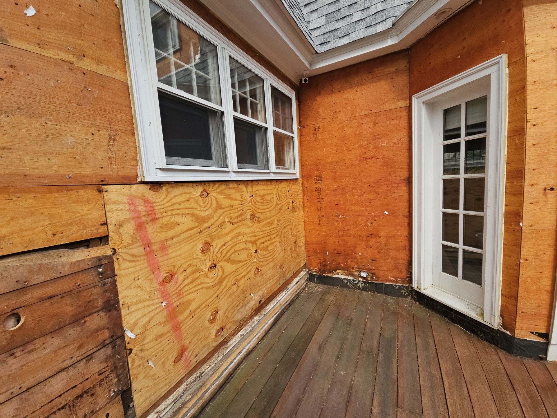 White cedar shingles and windows in Wayland, MA by UBrothers Construction