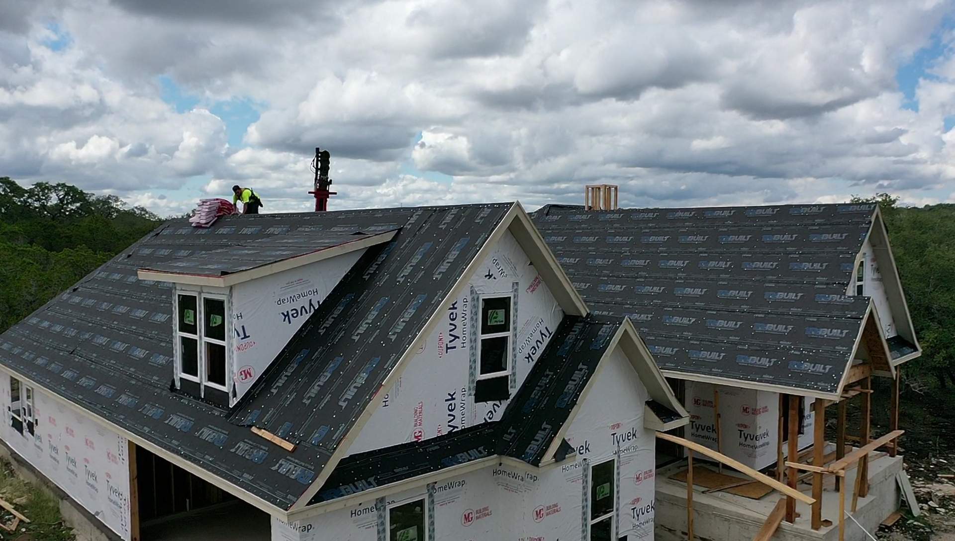 New Home Construction using Owens Corning 30 year Architectural Shingles by Premier Roofing and Contracting