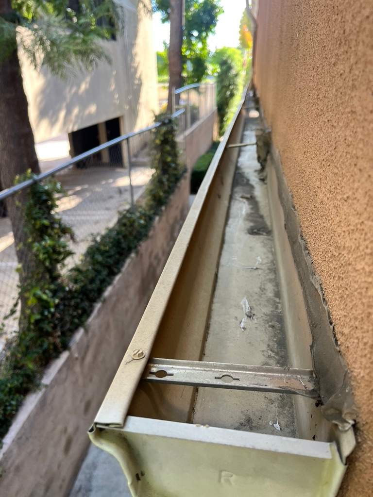 HOA Gutter Cleaning South Mentor Ave Pasadena by Palm Coast Solar Cleaning