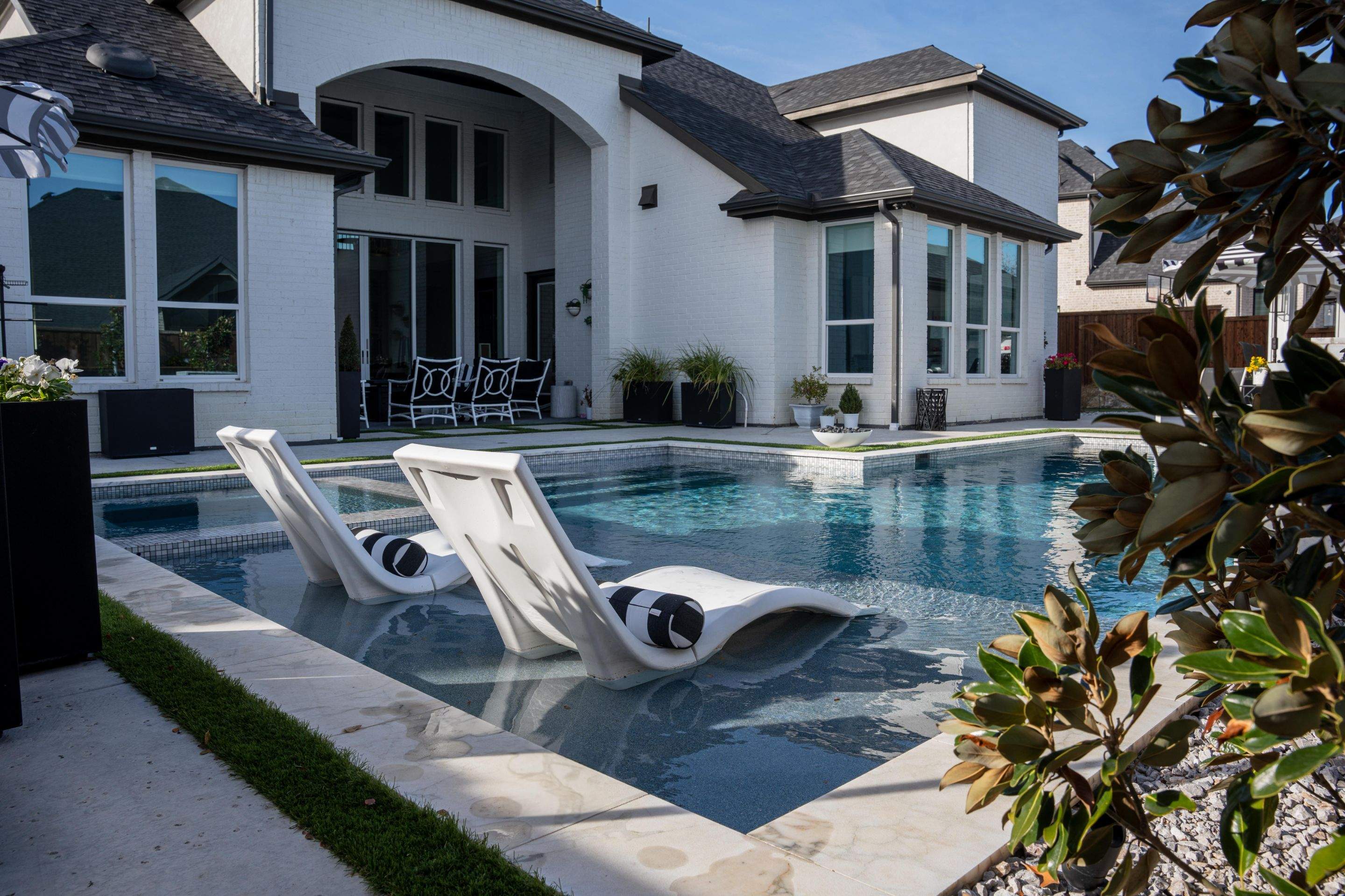 Pool with Large Sun Shelf and Spa by Pinnacle Pools and Spas - DFW