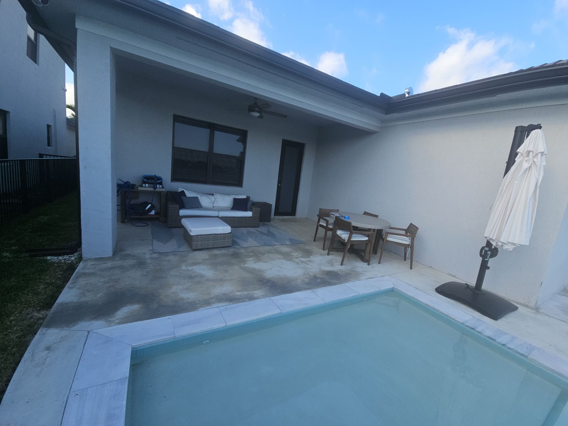 Pool Deck Resurfacing by Seamless Surfaces