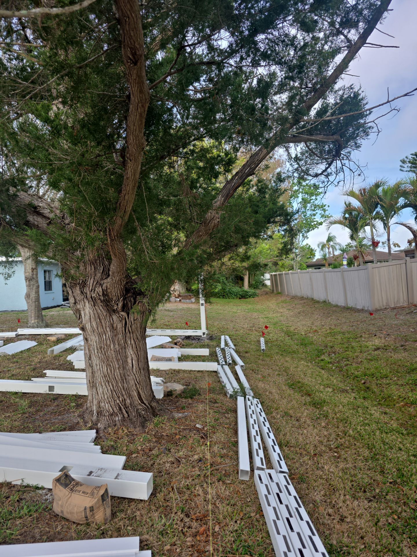 Vinyl Shadowbox Installation in Venice by True Fence LLC