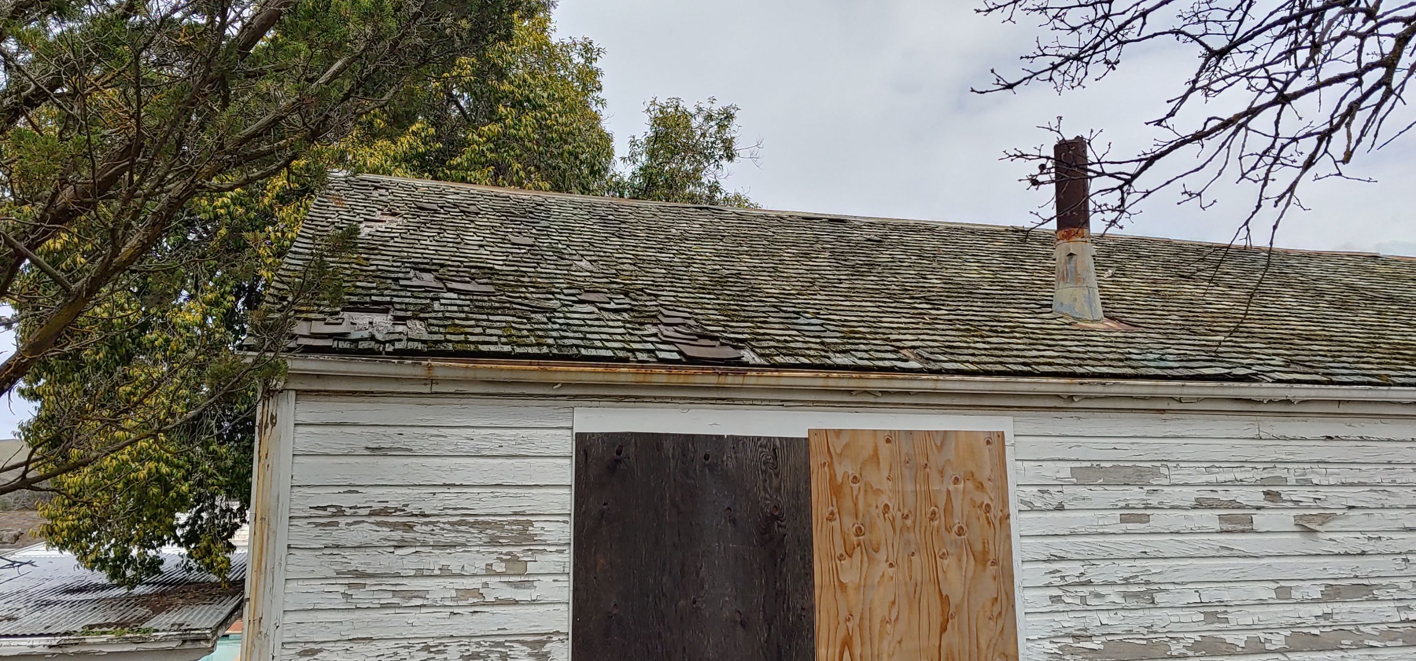 Residential Roofing Installation using Standing seam metal roofing system by Straight Edge Roofing Inc
