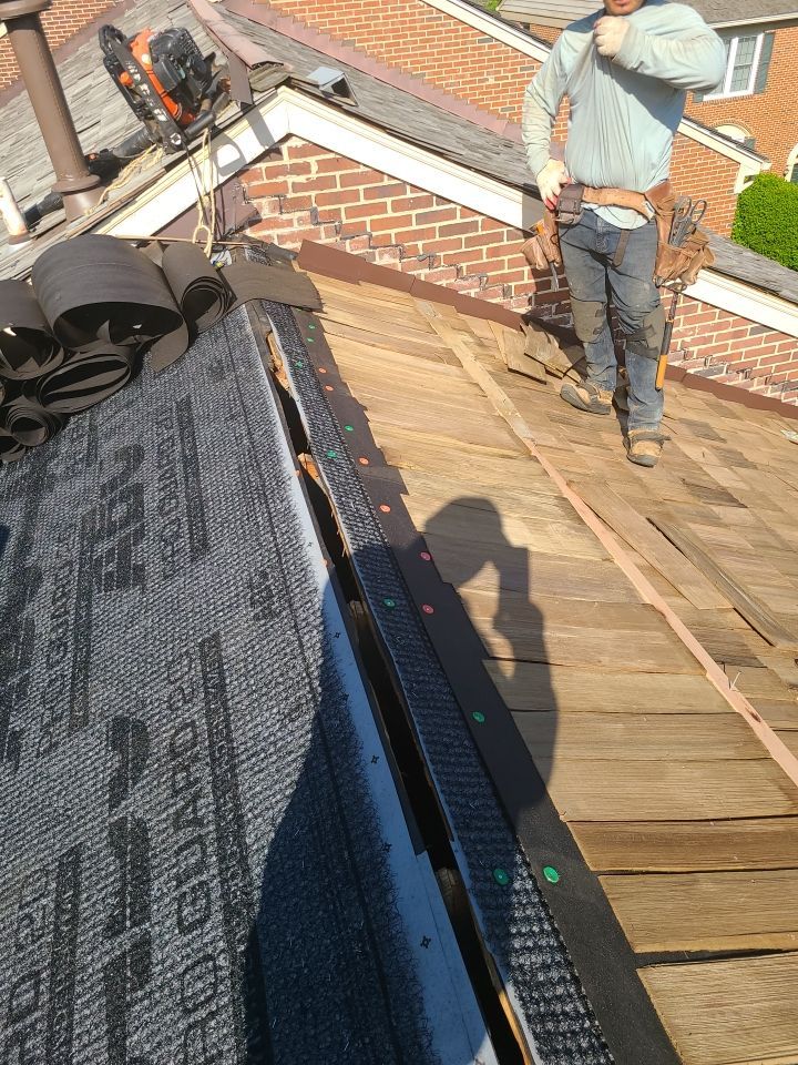 Falls Church - 18" Perfection CCA Shakes in Western Red Cedar by RM Banning, Inc.