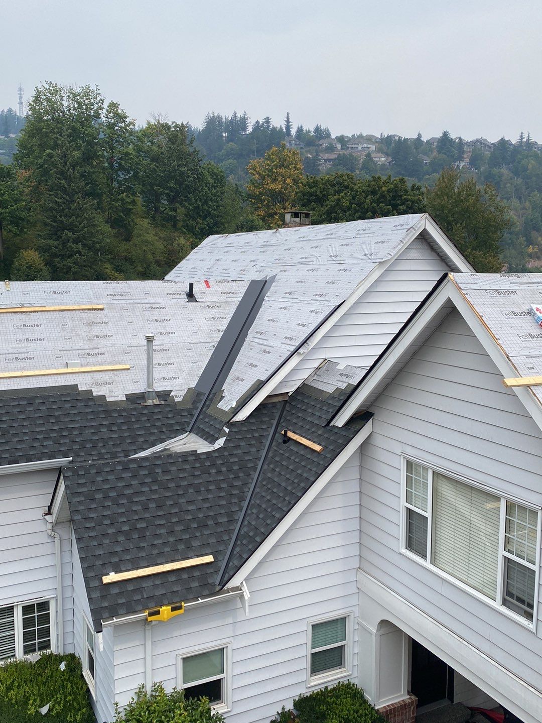 Residential Roofing Installation using GAF Charcoal HDZ by Top Notch Roofing Inc