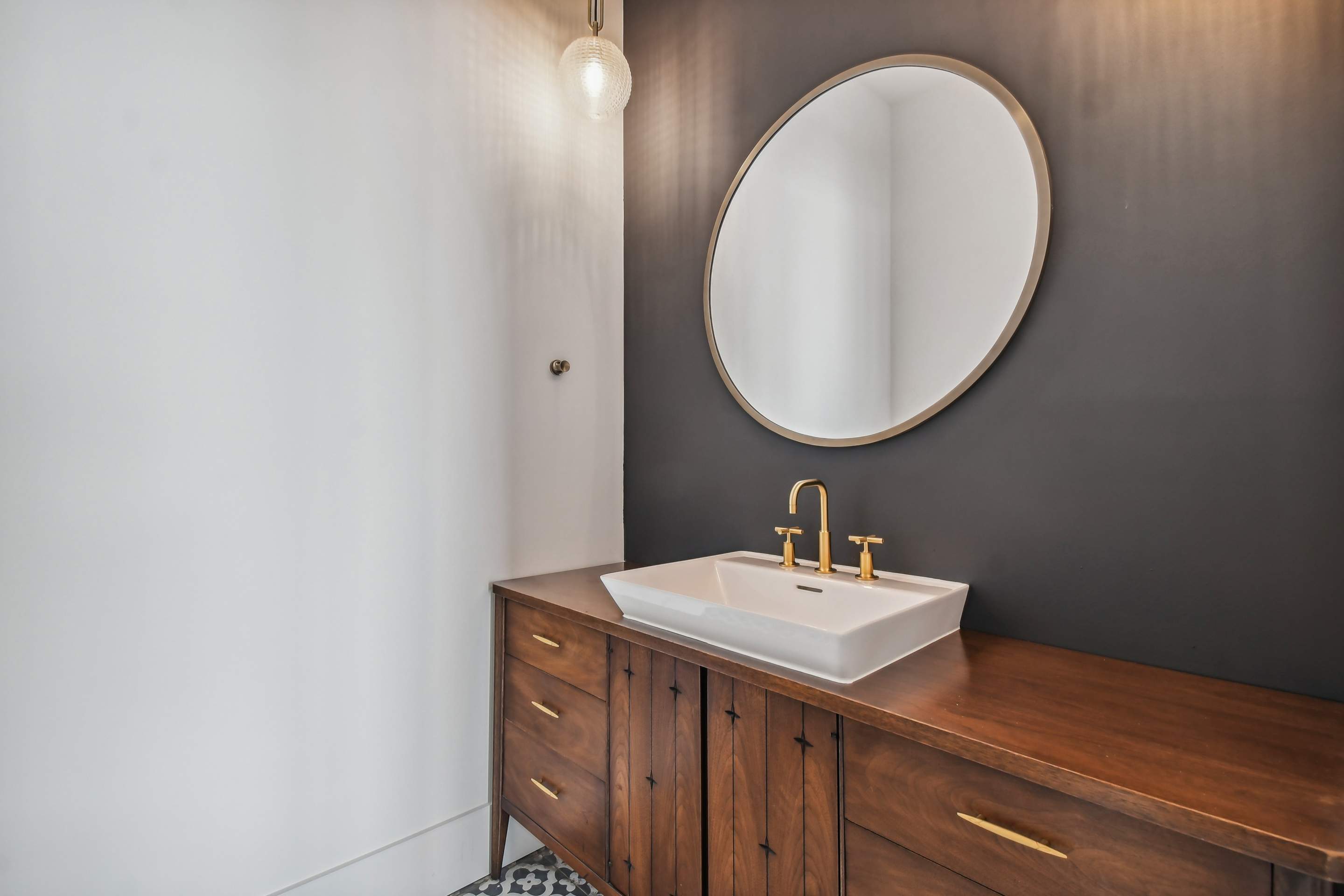 Custom Kingston by Lyons Heritage Tampa, LLC