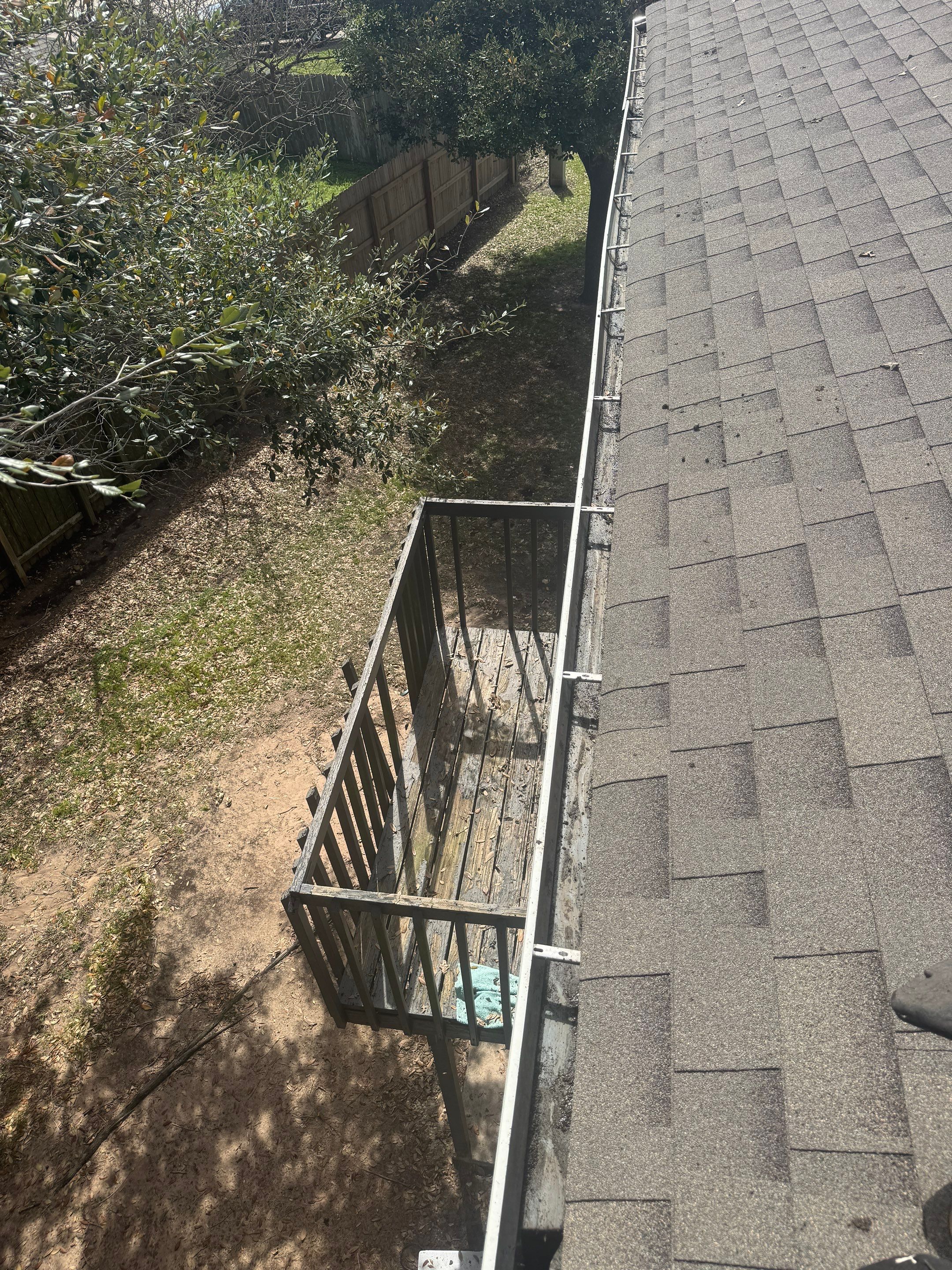HOA gutter cleaning after photo.