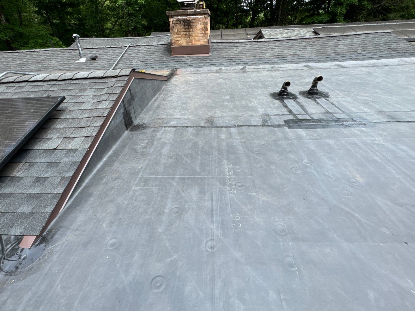 EPDM installed in Woodbury, CT by DiGiorgi Roofing and Siding Inc
