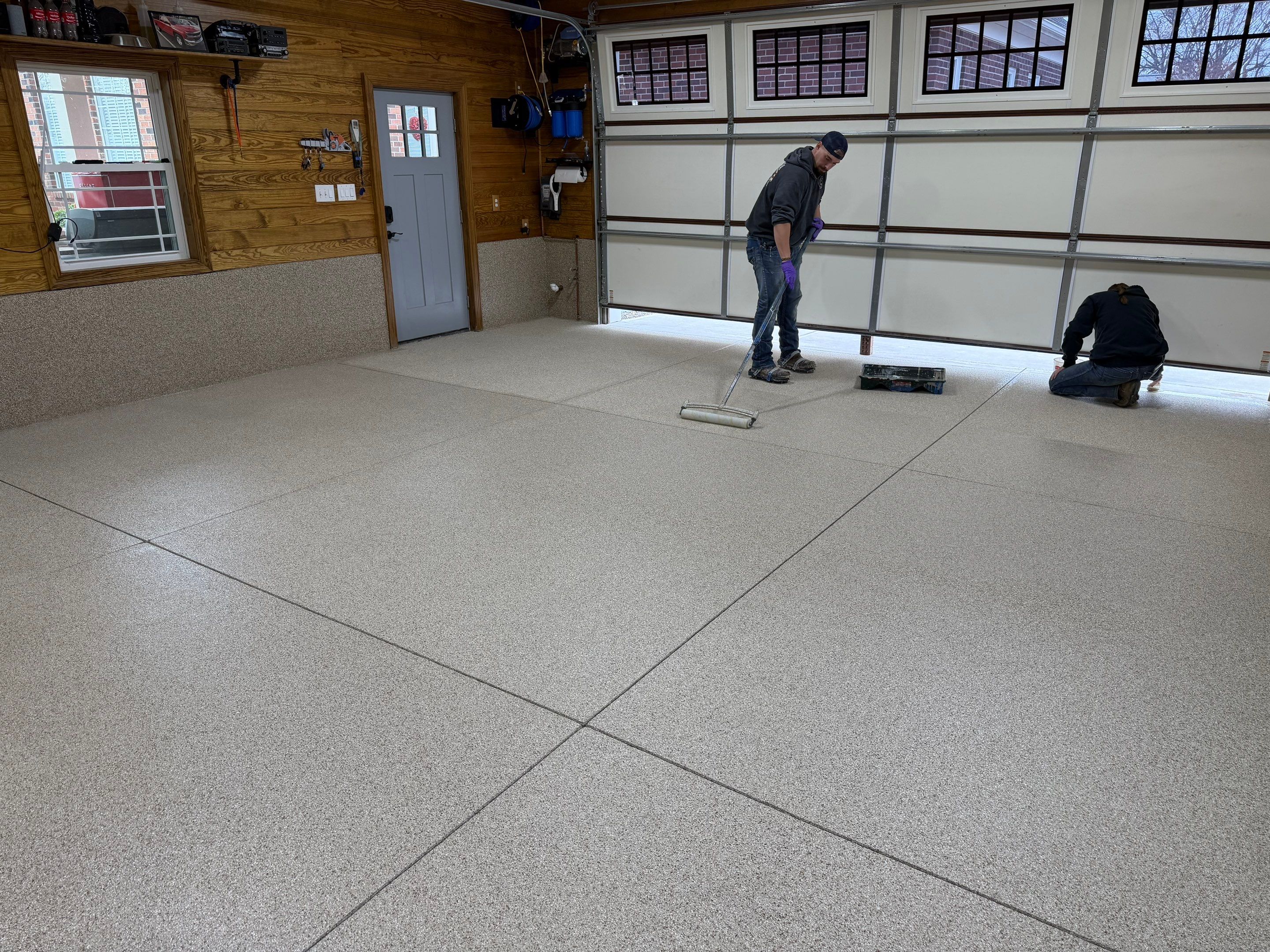 Flake Garage Floor for the Walkers by Endure Concrete Coatings