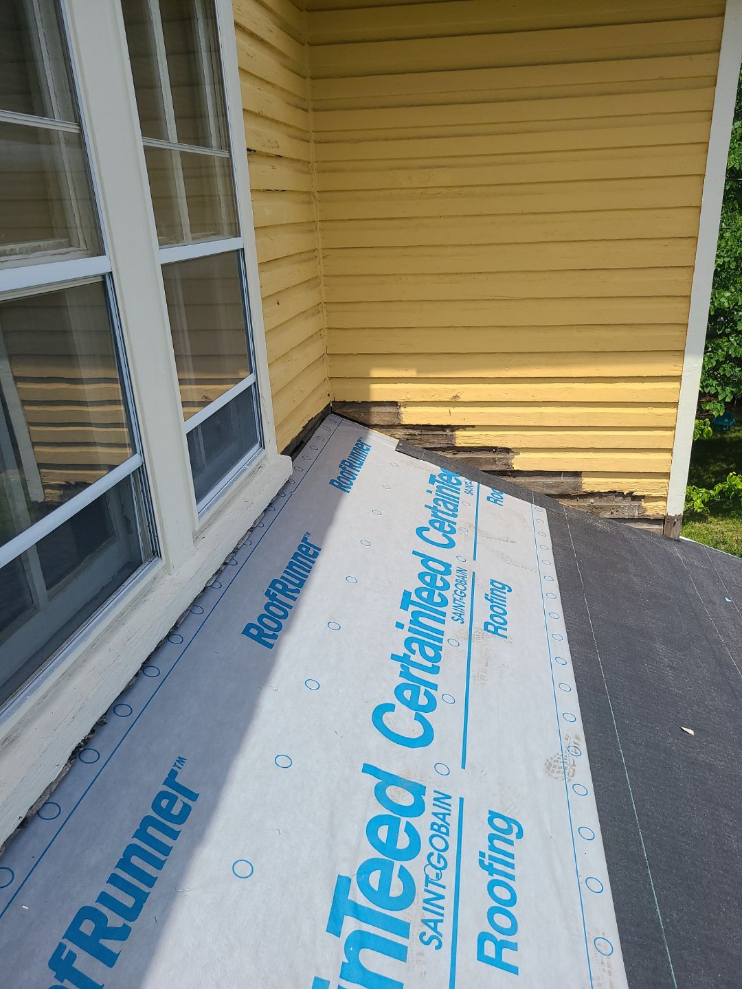 Arlington: CertainTeed Landmark Designer Shingles in Moire Black by RM Banning, Inc.