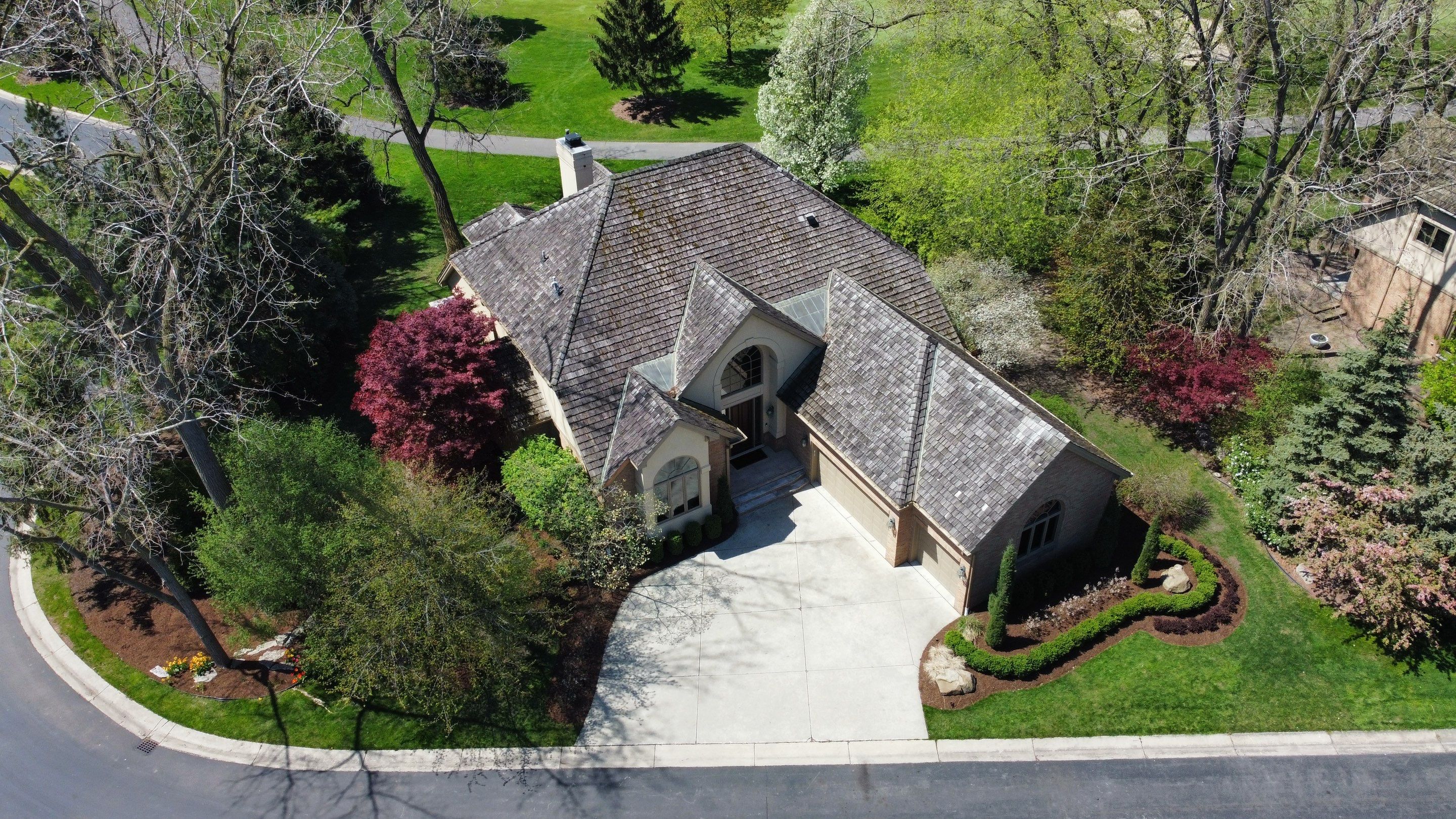 Roof Replacement - Private Residence   by Bloomfield Construction & Restoration
