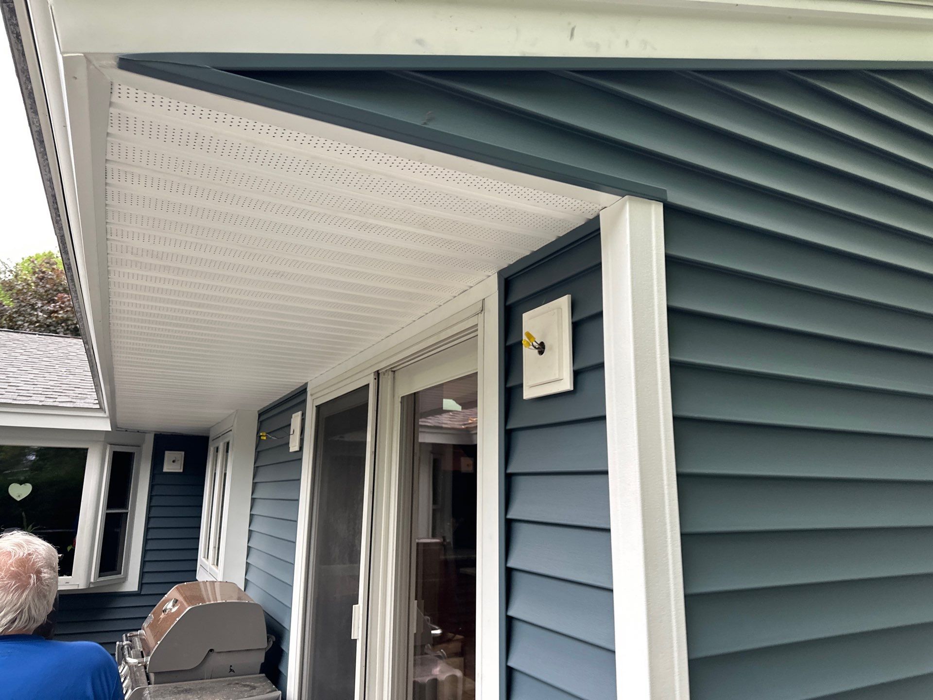 Vinyl Siding Transformation – Pacific Blue by Mighty Dog Roofing of Greater Middlesex County