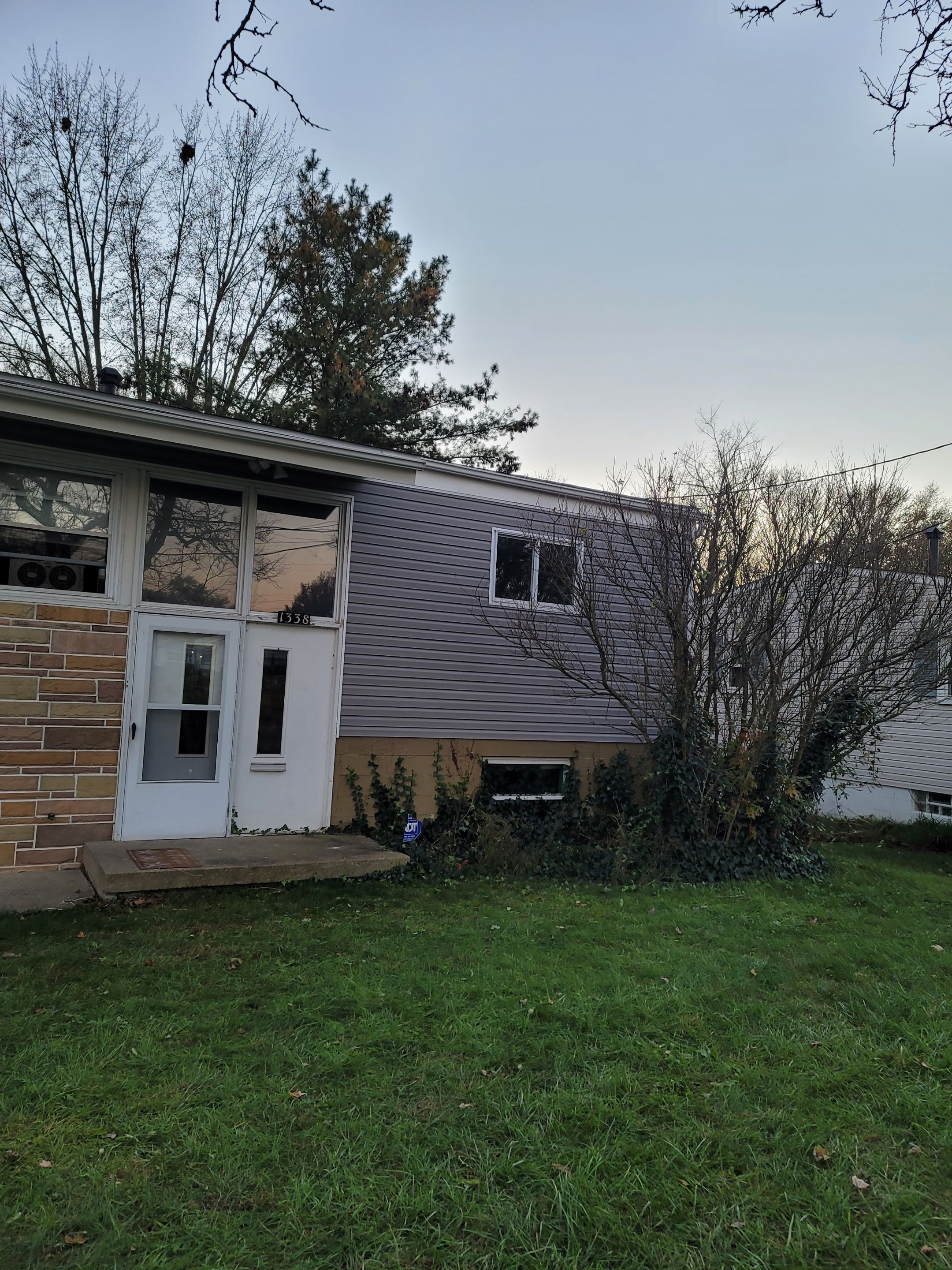 Brand: Atlas Pinnacle Color: Pristine Scotchgard Pweter Drip: White by Eagle Eye Roofing