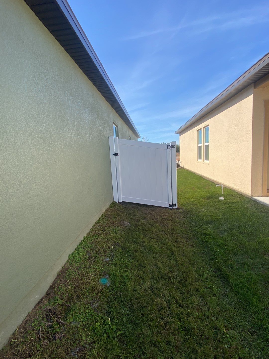 Ruskin, FL  6 ft. Tall White Vinyl Privacy Fence  by Asap fence and gates, LLC