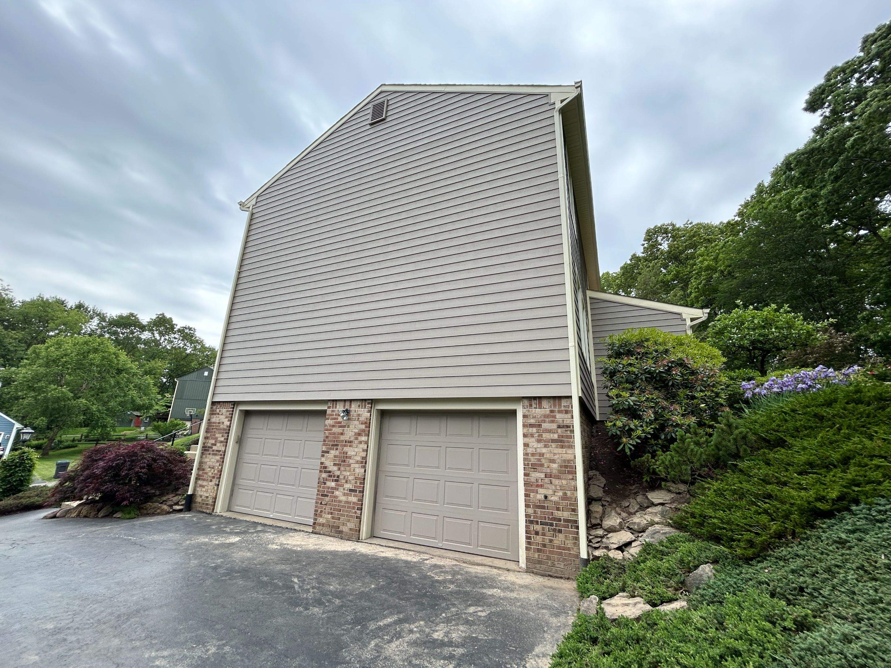 Everlast Taupe Vinyl Siding in Pittsburgh by Ideal Siding Pittsburgh