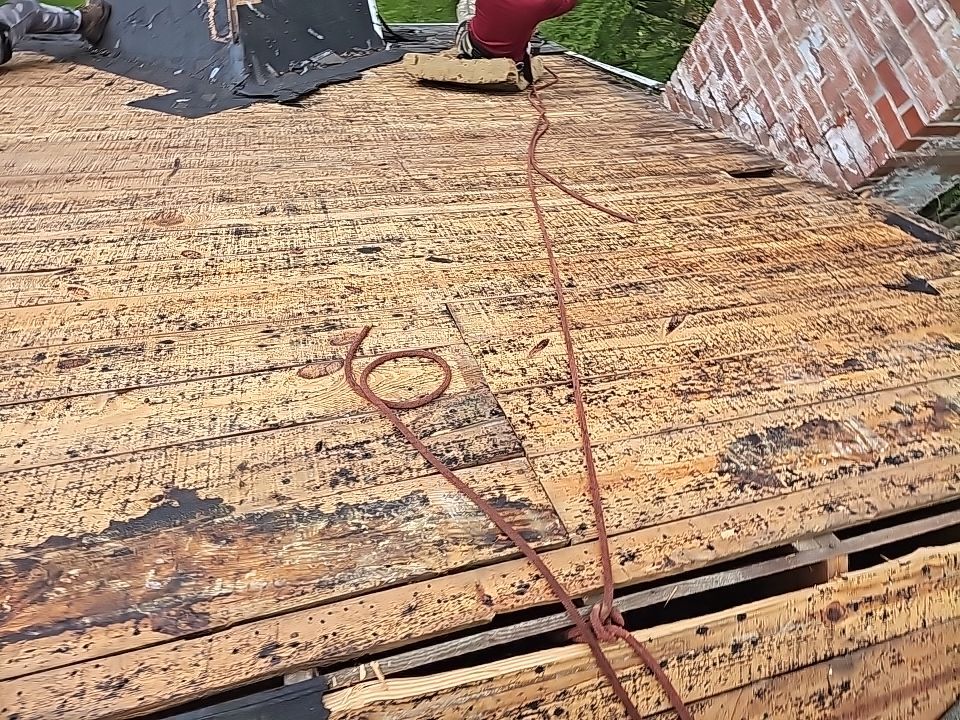 ATLAS PINNACLE COLOR: HEARTHSTONE DRIP EDGE: WHITE by Eagle Eye Roofing