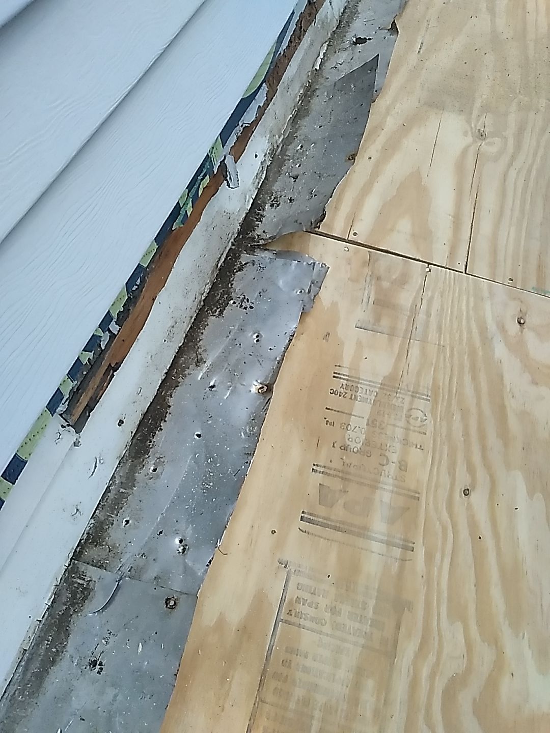 Residential Roofing Installation using Owens Corning® Oakridge Estate Gray by Indigo State Roofing