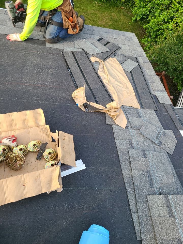 Arlington: CertainTeed Landmark Architectural Shingle in Georgetown Gray by RM Banning, Inc.