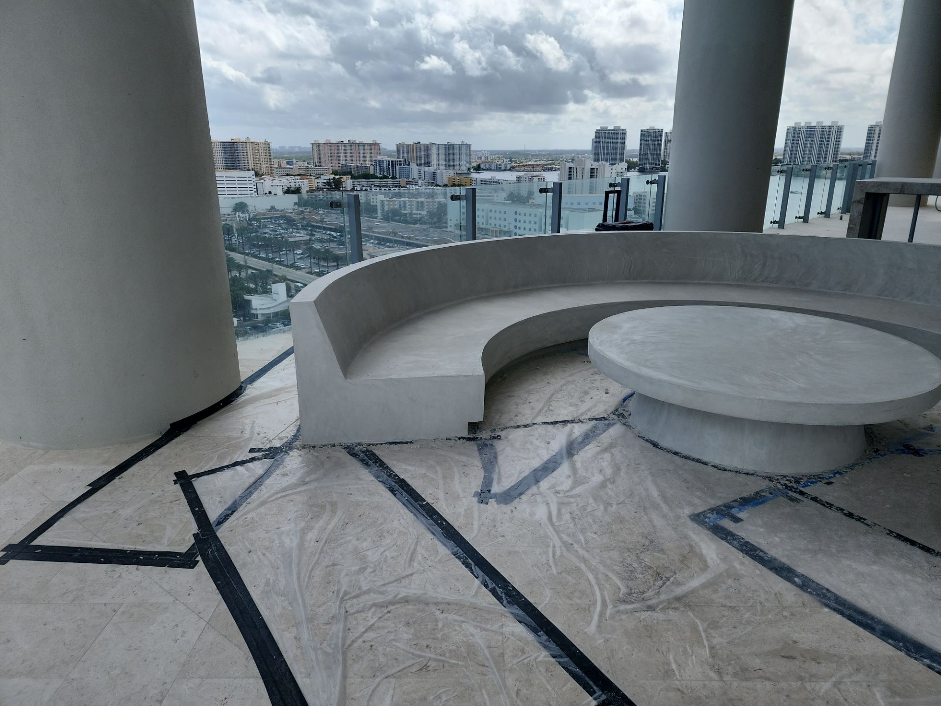 Microtopping over Furniture by Seamless Surfaces