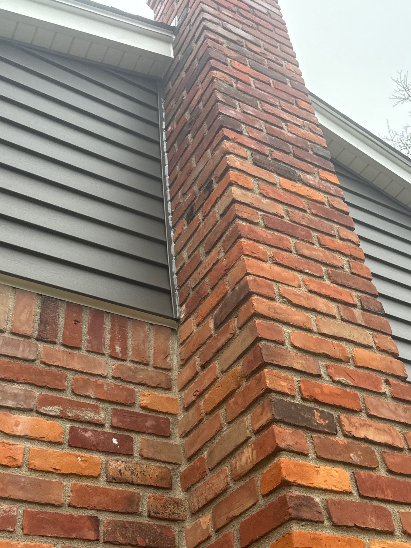 Siding Replacement using Alside Charcoal Smoke and Roof Replacement using Owens Corning Peppercorn by 180 Contractors