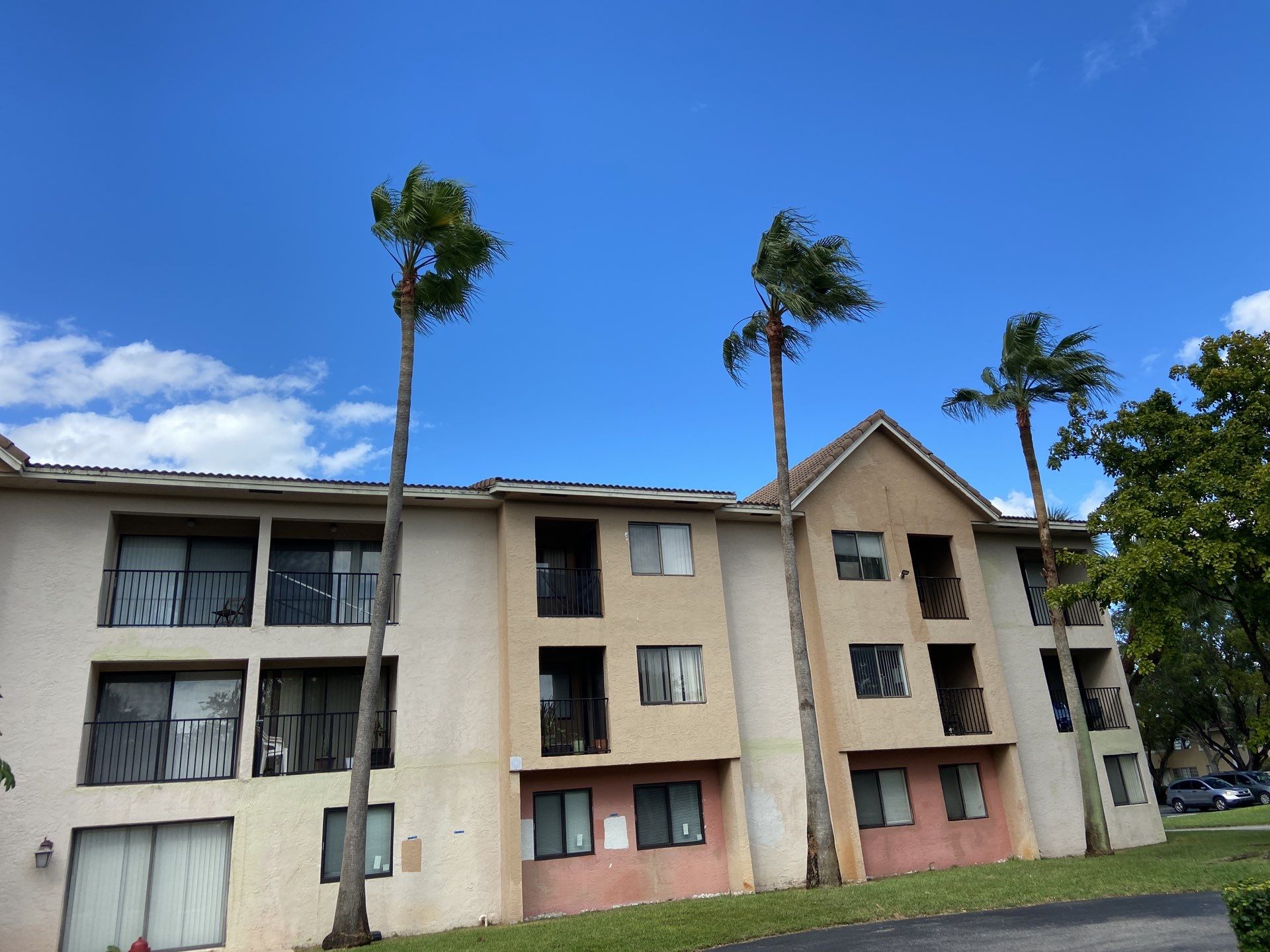 Commercial Roof Cleaning Coral Springs by BKB Pressure Cleaning LLC
