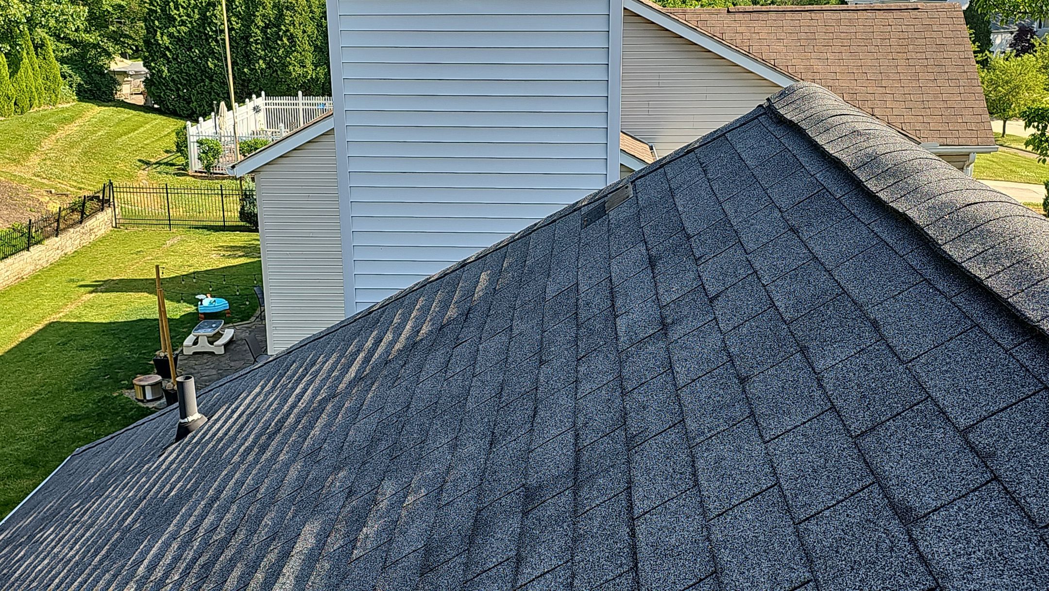 ATLAS PINNACLE COLOR: HEARTHSTONE by Eagle Eye Roofing