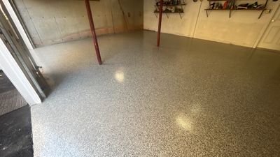 Garage in Londonderry, NH 03053