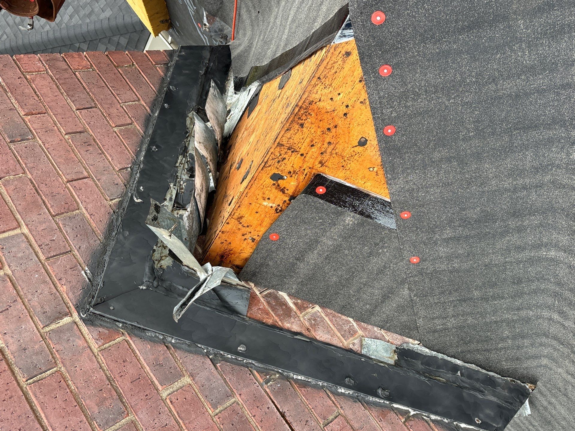 Residential Roofing Installation using Owen's Corning Duration (Lifetime) Shingles by Roof Repair Company