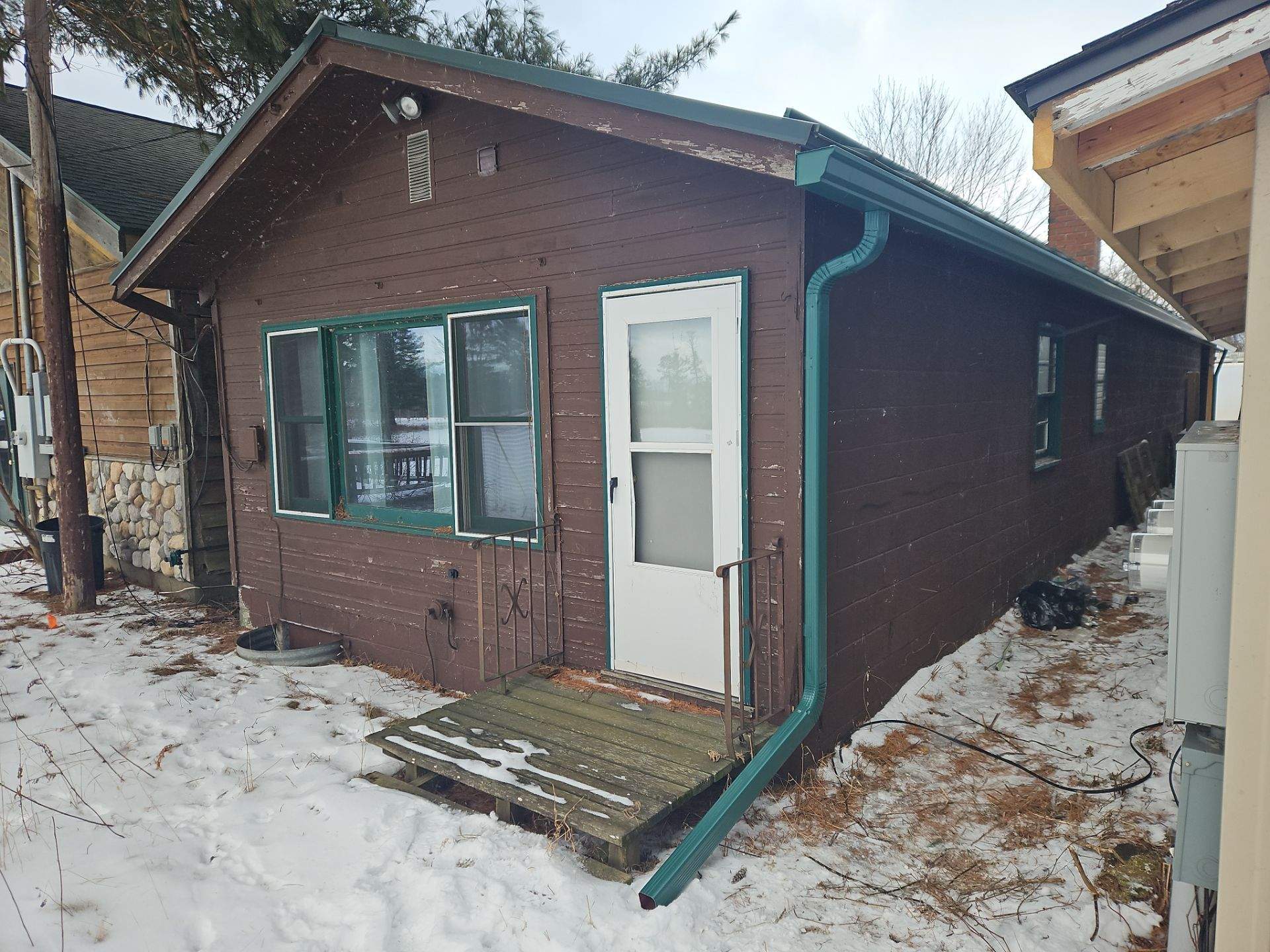 Commercial Gutter System Installation using 6" K-Style Seamless Aluminum Gutters and Snow Stops by AA Seamless LLC