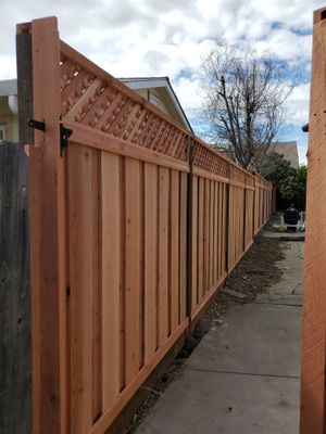 BOARD ON BOARD W/ 1' TRIPLE LATTICE