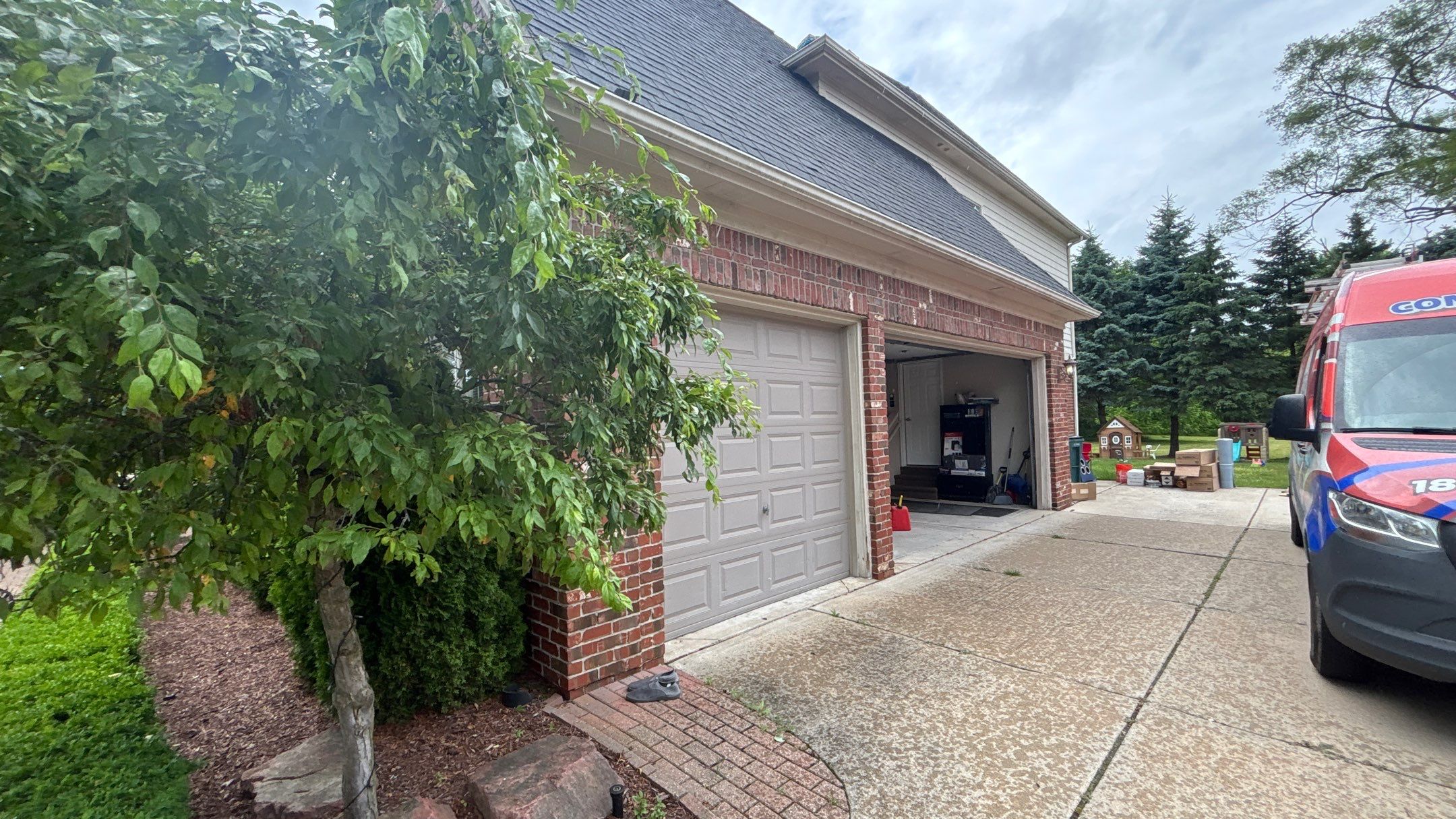 Roof Replacement using Owens Corning Onyx Black by 180 Contractors