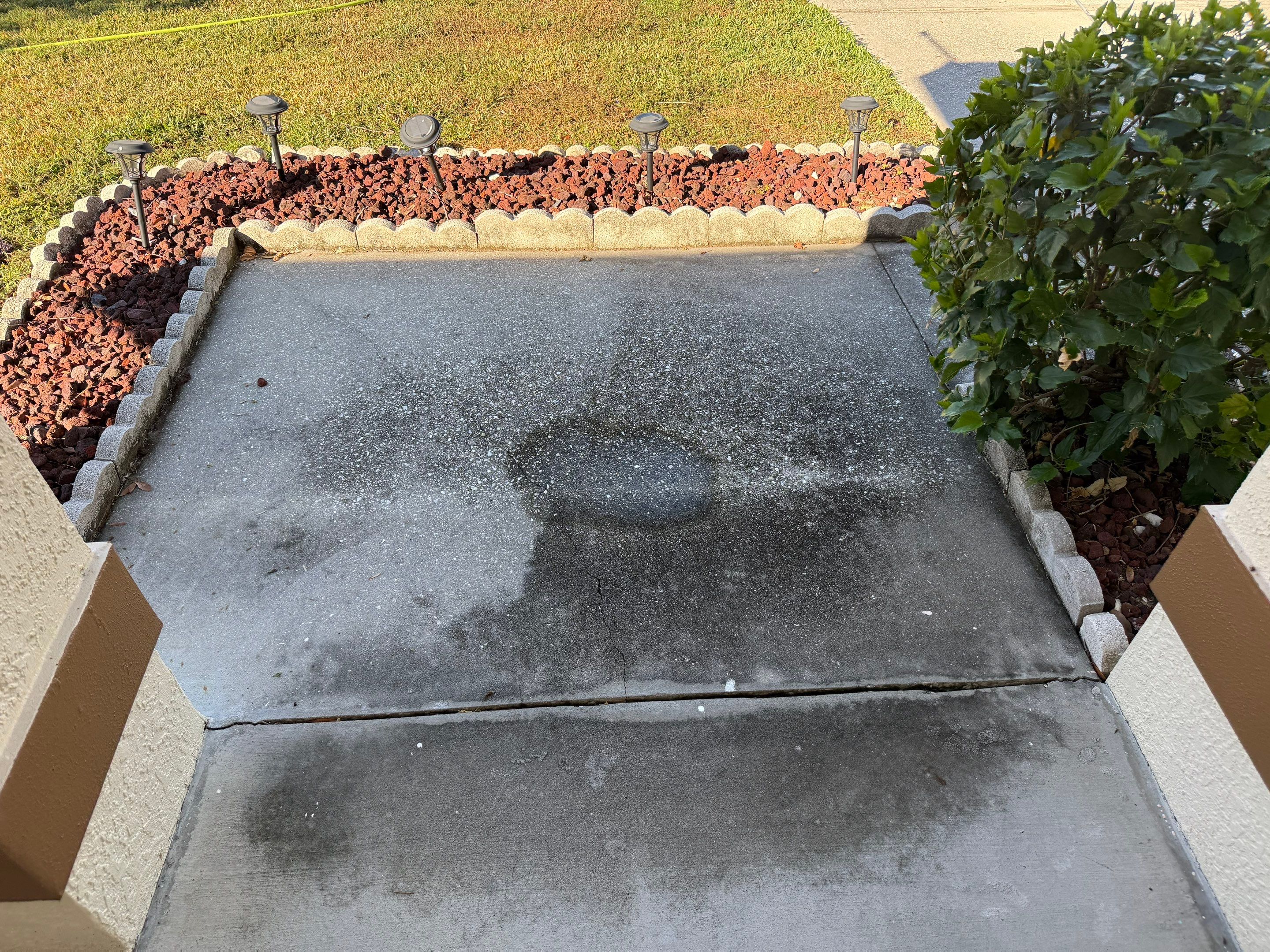 Concrete Driveway, Decorative Flowerbed Curbing & Front House Wash in Heather Glen, Palmetto, FL | Sunshine AquaWash by Sunshine AquaWash