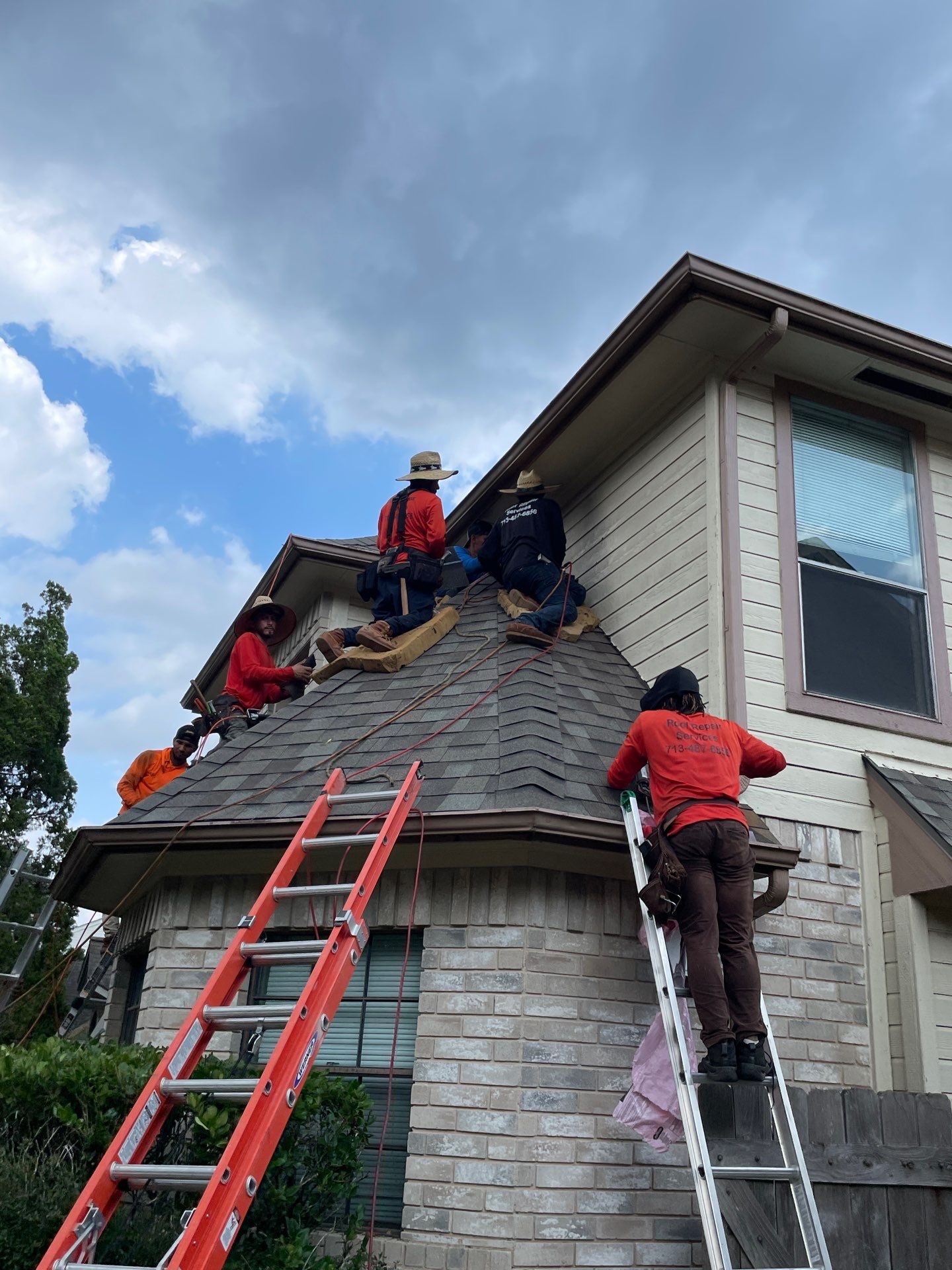 Residential Roofing Installation using Owen's Corning Duration (Lifetime) Shingles by Roof Repair Company