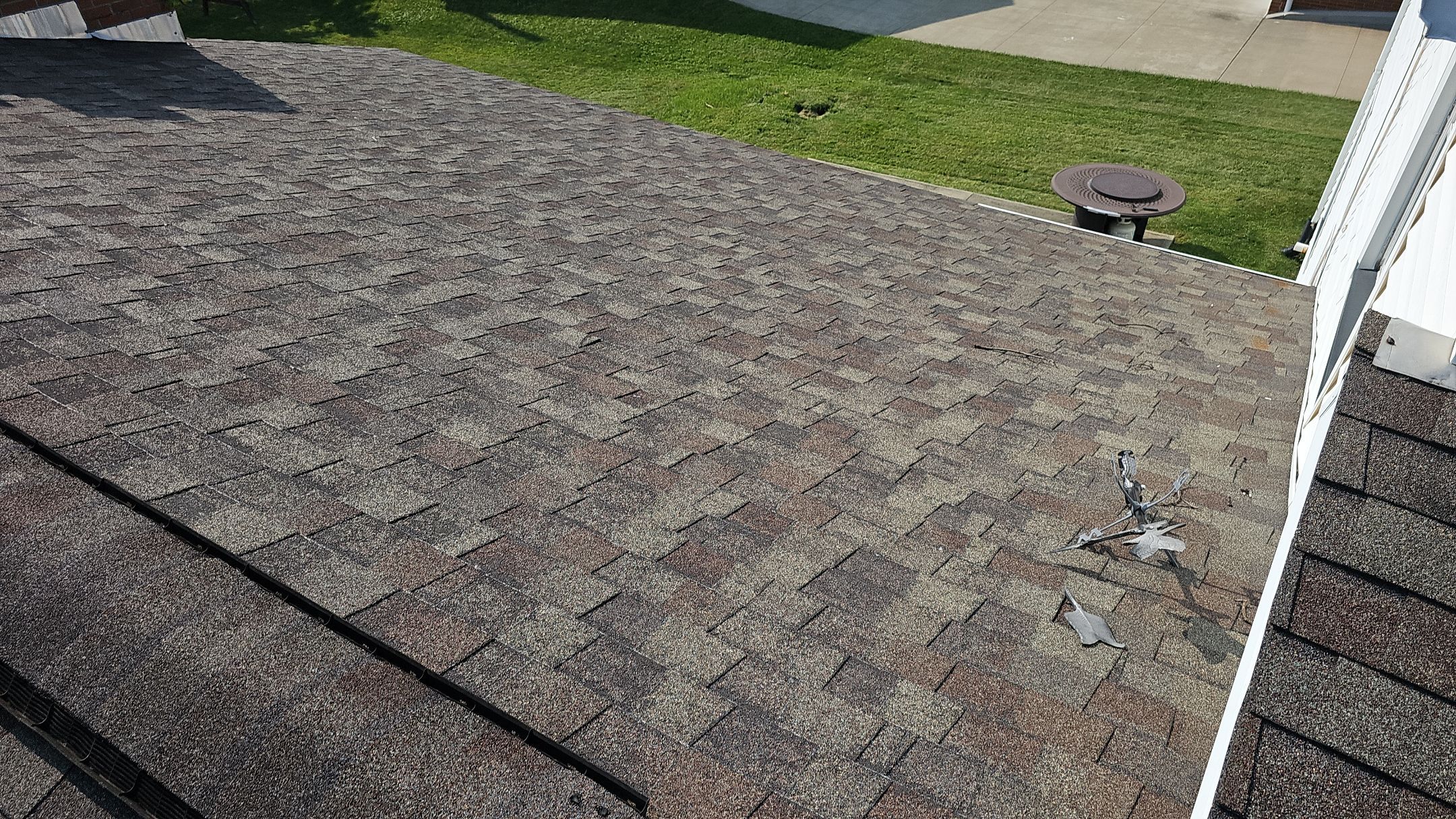 ATLAS PINNACLE COLOR: WEATHERWOOD DRIP EDGE: WHITE by Eagle Eye Roofing